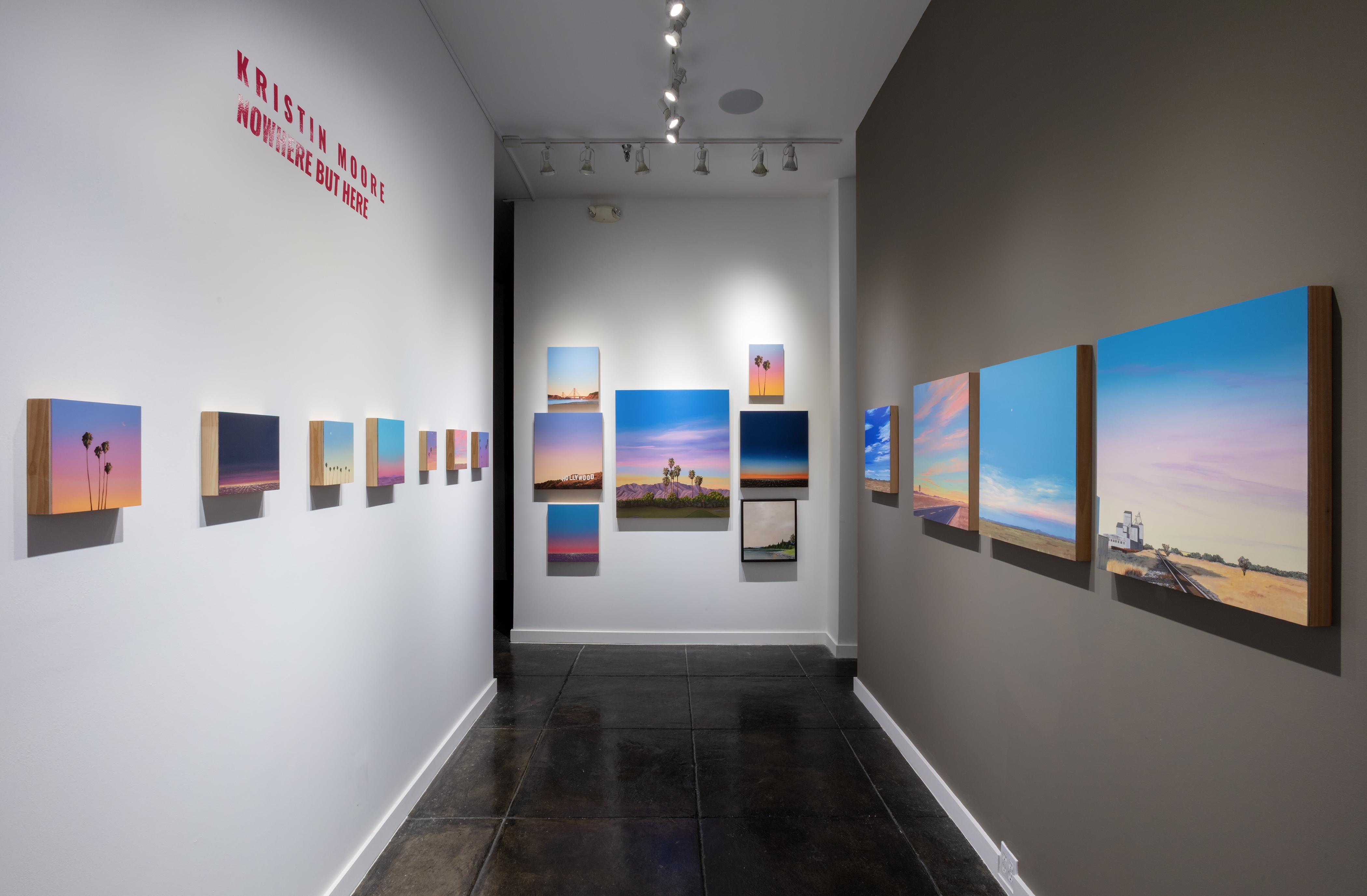 Kristin Moore dice de su trabajo...

Mi trabajo explora los paisajes arquitectónicos a través de una lente atmosférica y cinematográfica. A través de la pintura, creo representaciones interpretativas de lugares reconocibles que reflexionan sobre la