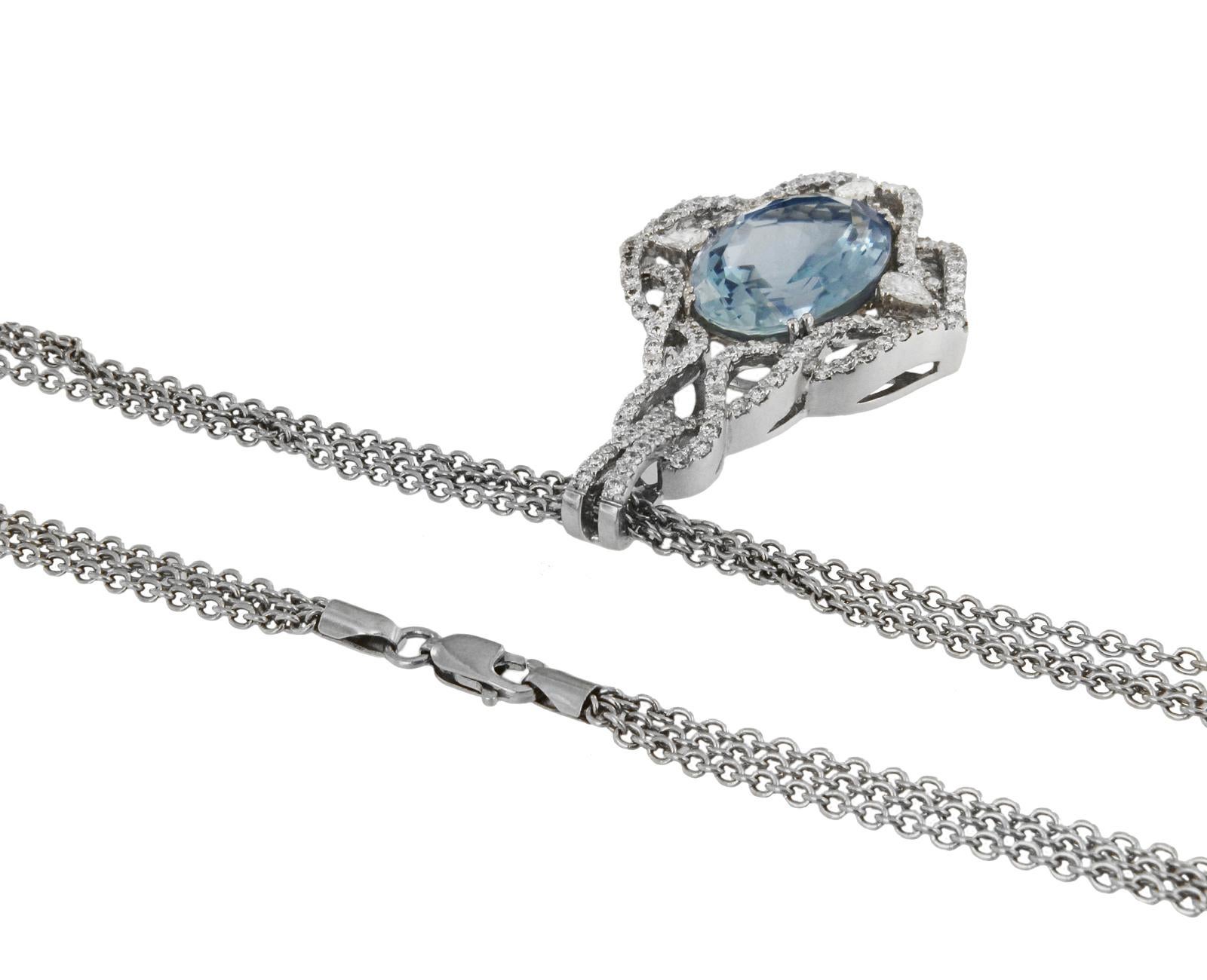 Taglio rotondo Collana Kristina in oro bianco 18 carati con diamanti e acquamarina in vendita