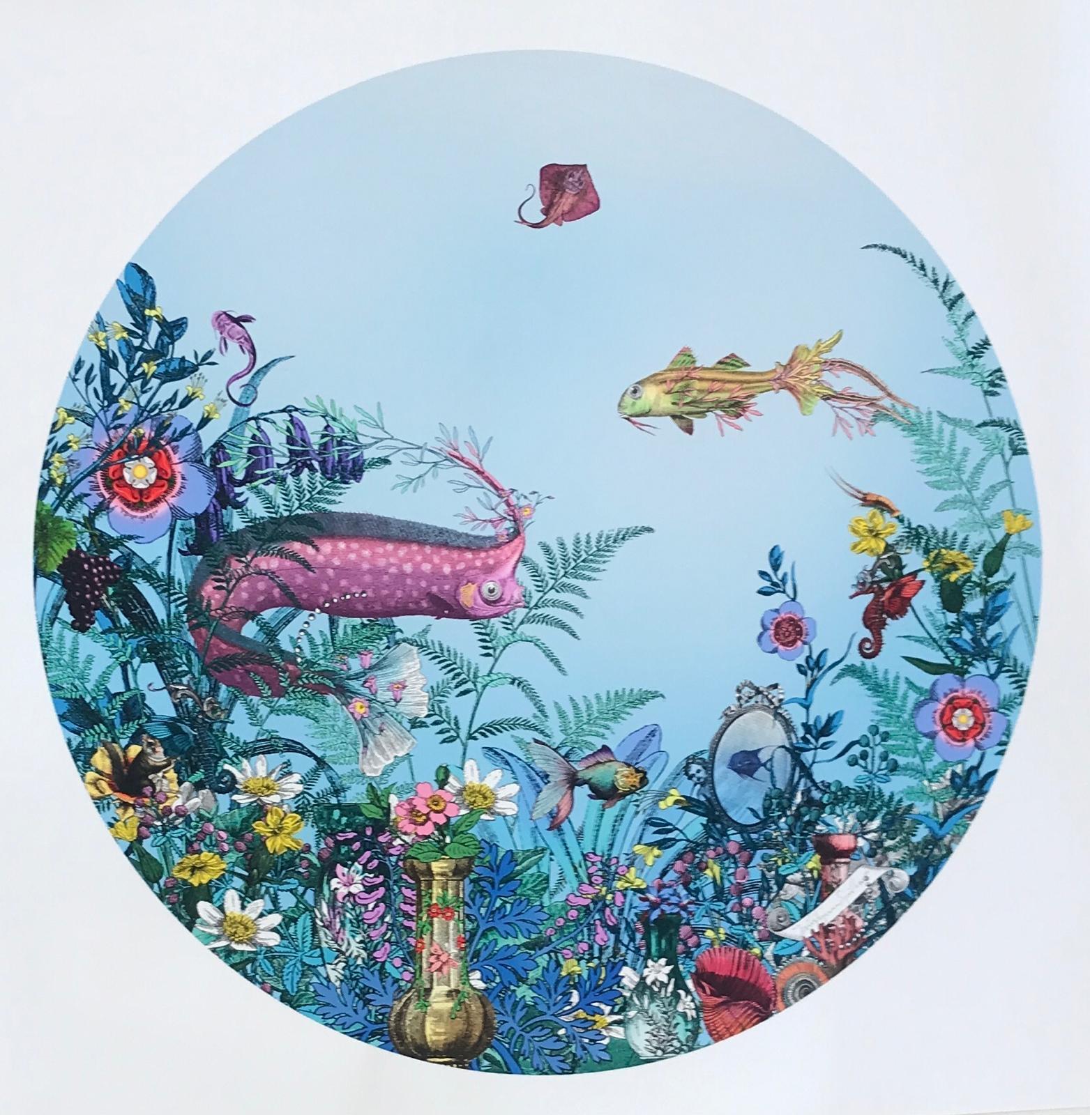 Kristjana Williams Animal Print – Fiskur Ne Thari - Rundes Meer, geboren, Giclee-Tintendruck, Fisch, Ozean, Fantasie