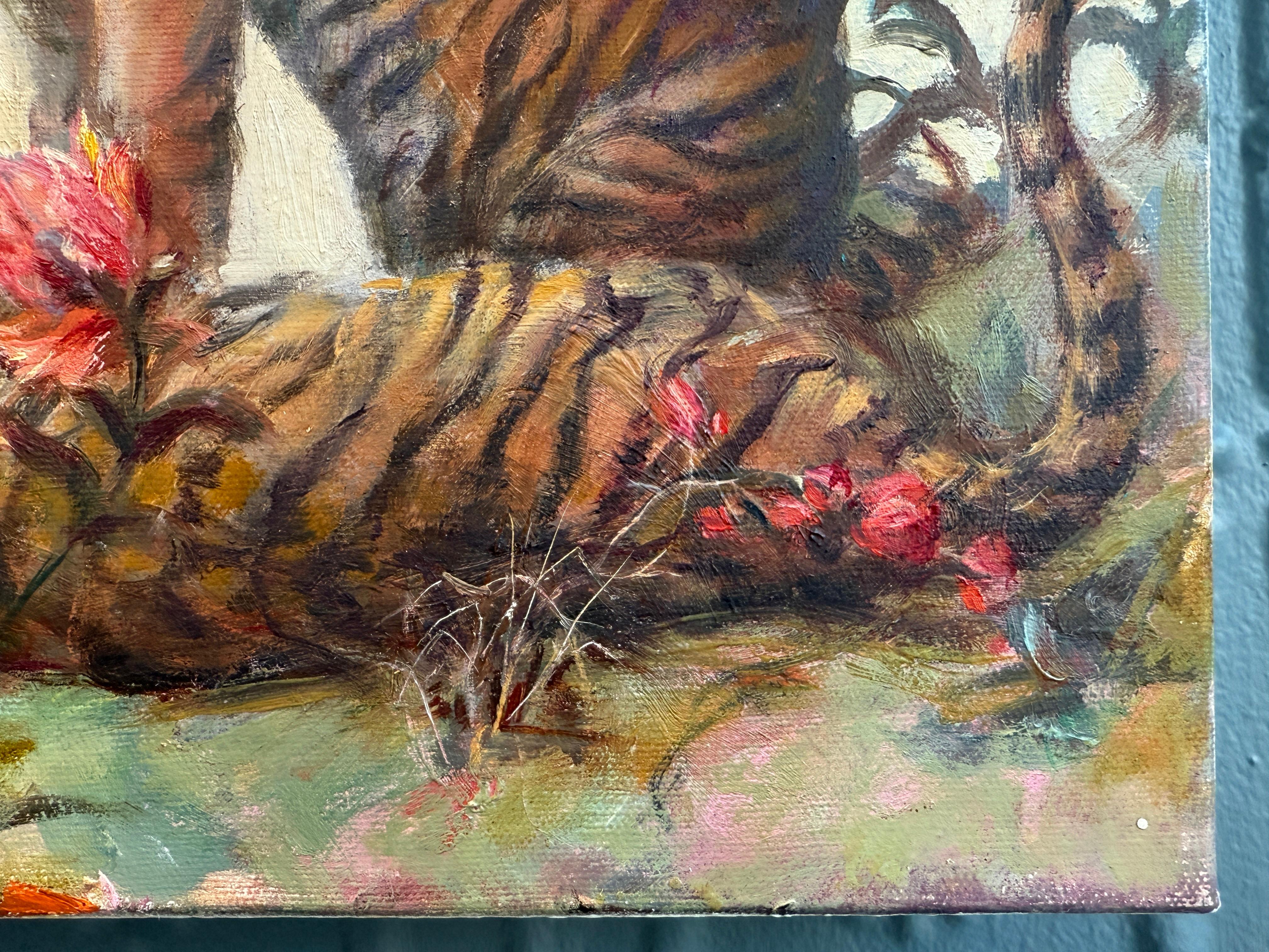 Ein Ölgemälde von Kristy Gordon (geb. 1980)  British Columbia, Kanada) von zwei Tigern, die inmitten von Wildblumenranken unter blauem Himmel ruhen. Die Großkatzen sind realistisch dargestellt. 

Verso vom Künstler signiert. 
Der Künstler stellte