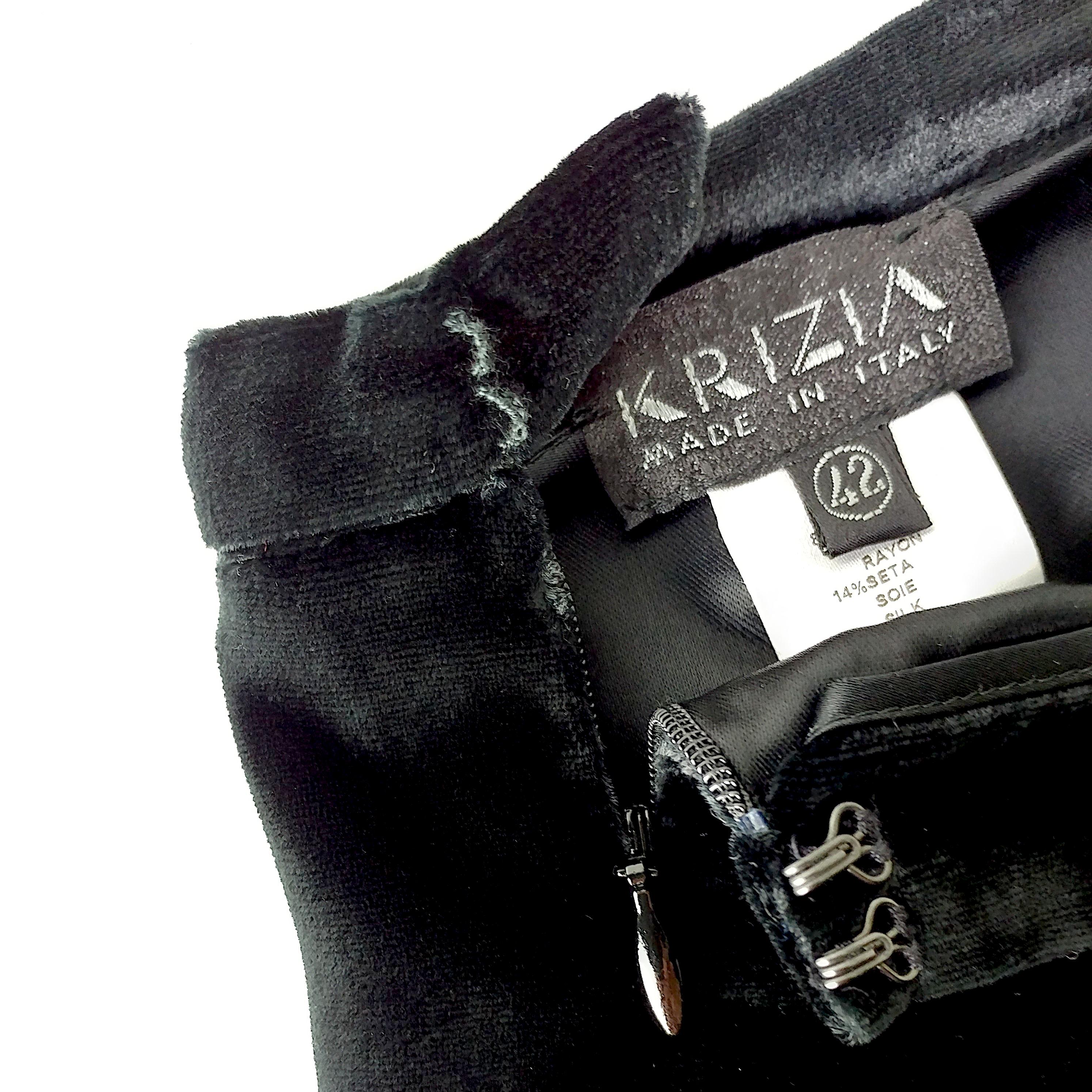 KRIZIA - Jupe fourreau en velours noir vintage des années 90 - Rayonne et soie  Taille 6US 38EU Pour femmes en vente