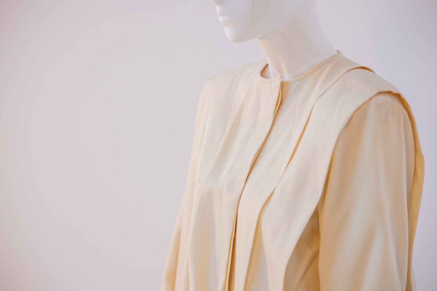 Krizia Chic Pleated Wool Blouse In Good Condition For Sale In Milano, IT