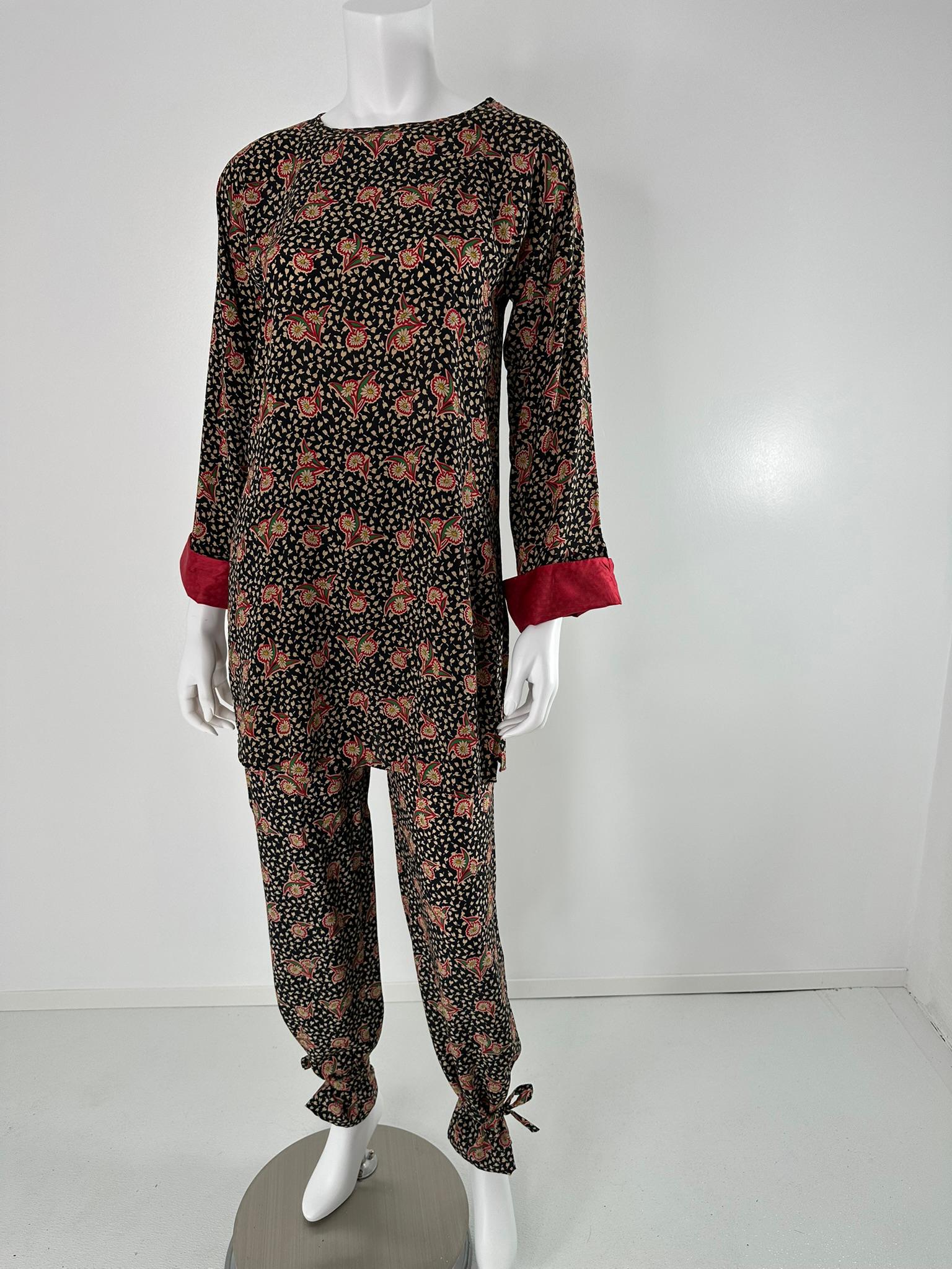 Krizia, tunica in seta con stampa floreale e set di pantaloni con lacci alla caviglia, anni '80  38 in vendita 6