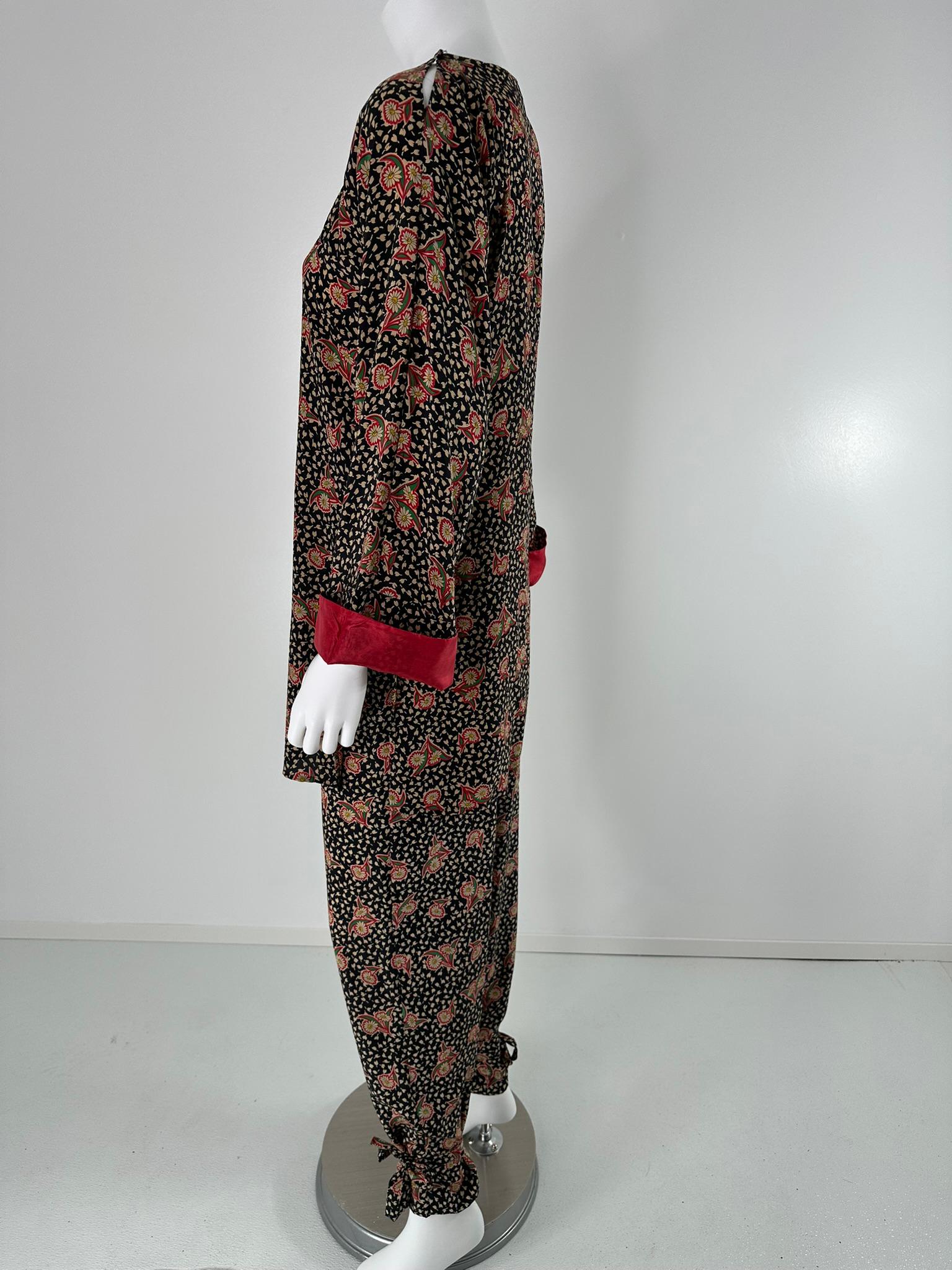 Krizia, tunica in seta con stampa floreale e set di pantaloni con lacci alla caviglia, anni '80  38 in vendita 4