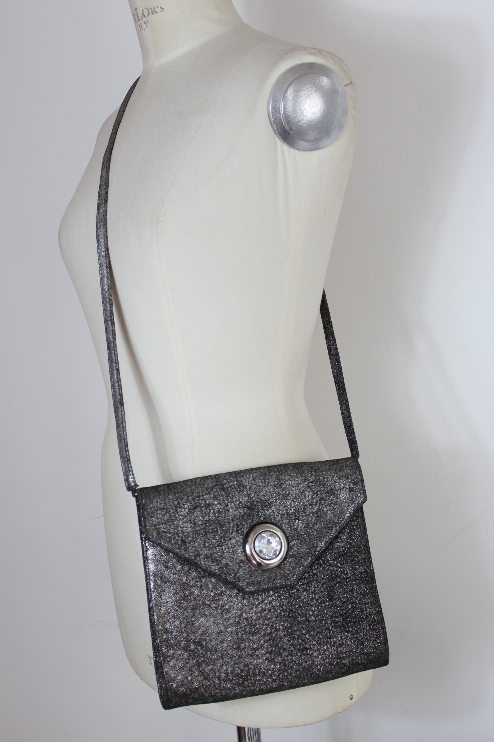 Krizia vintage 80's shoulder bag. Small model with shoulder strap in leather color silver. Closure with jewel button, internal dividers. Made in Italy. Excellent vintage condition.

Height: 22 cm 
Width: 20 cm 
Depth: 3 cm