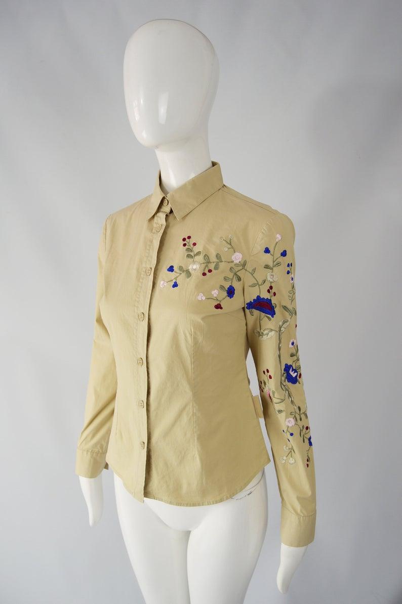 Camisa bordada vintage Krizia Beige en venta