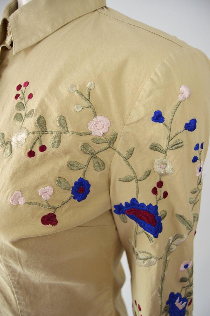Camisa bordada vintage Krizia en Excelente estado para la venta en Doncaster, South Yorkshire