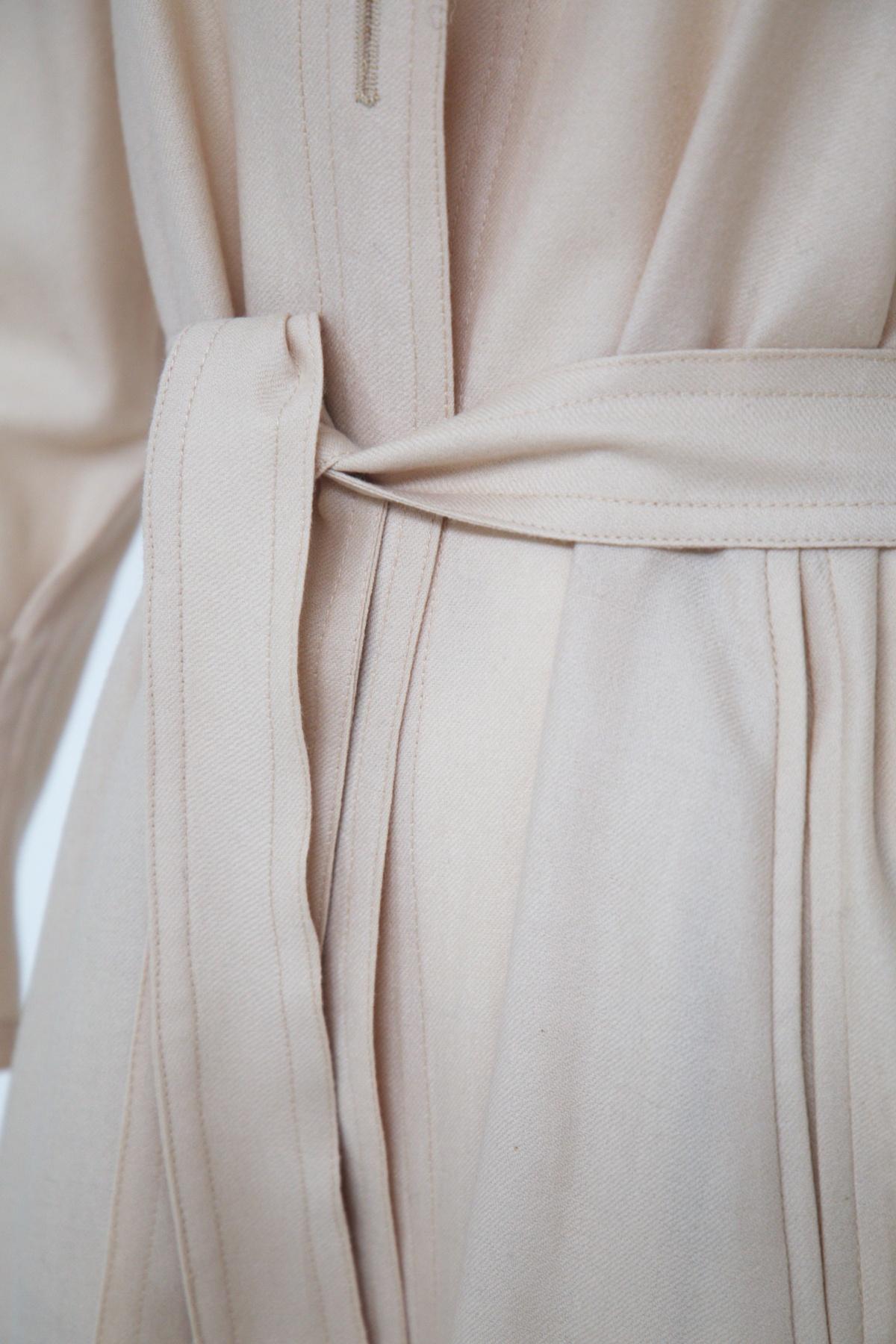 Krizia - Robe longue vintage en coton beige avec ceinture Pour femmes en vente