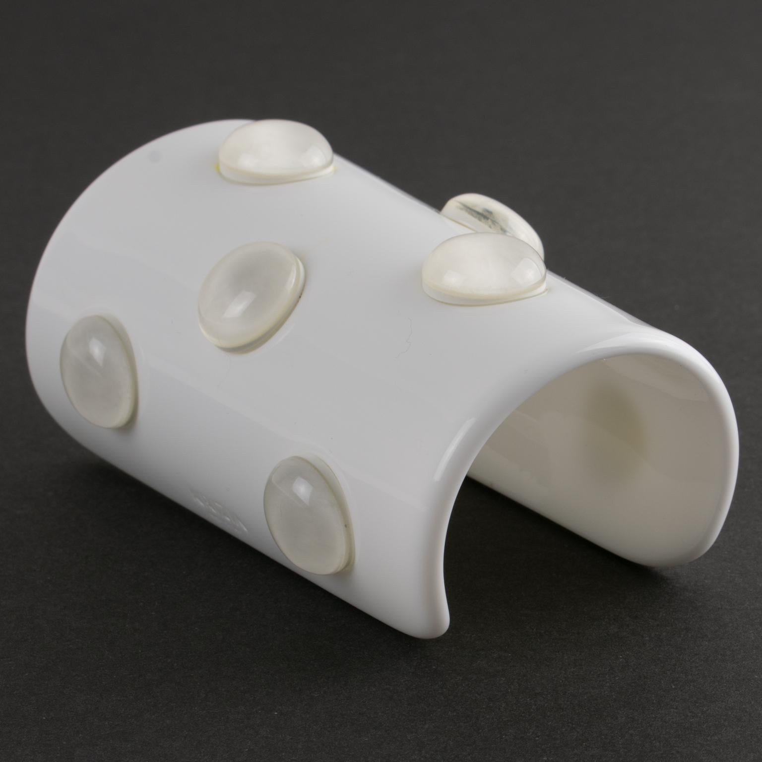 Krizia White Resin Lucite Cuff Bangle Bracelet with Cabochons en vente 7