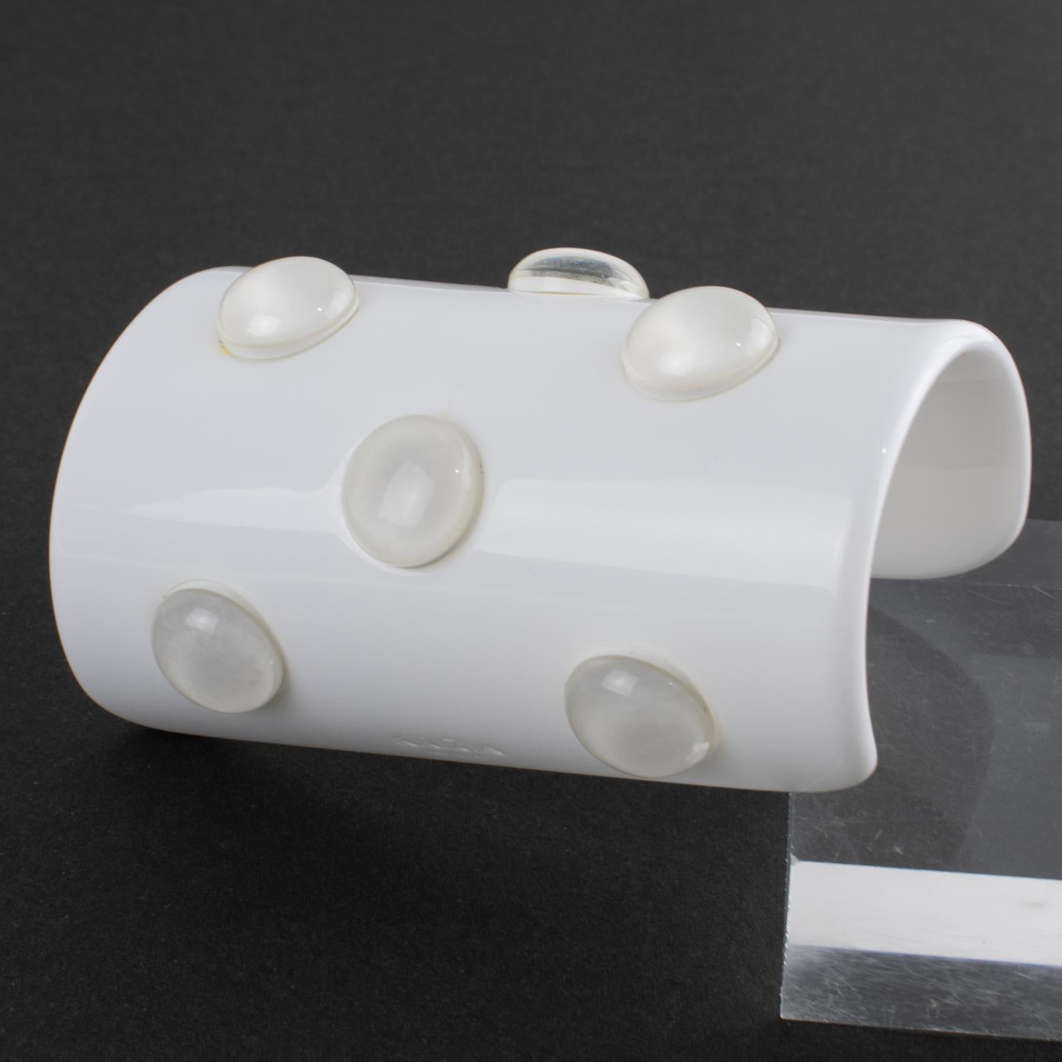 Krizia White Resin Lucite Cuff Bangle Bracelet with Cabochons Excellent état - En vente à Atlanta, GA