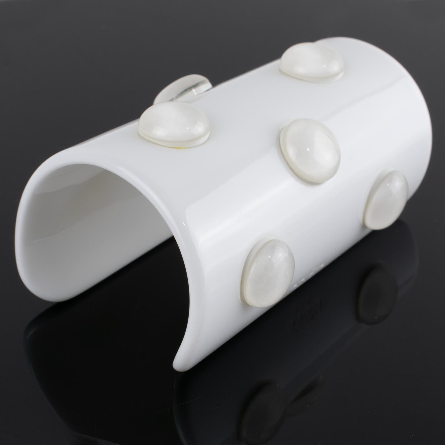 Krizia White Resin Lucite Cuff Bangle Bracelet with Cabochons en vente 3