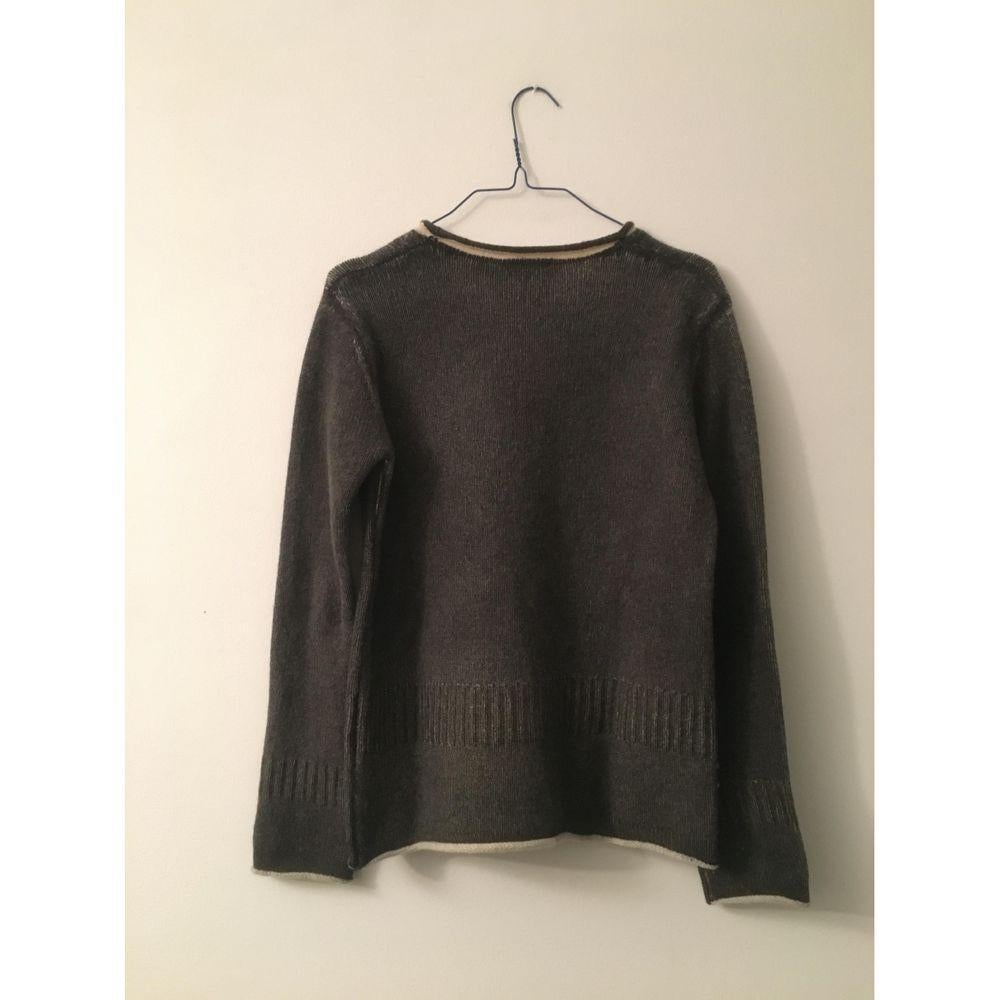 Krizia Wool Knitwear in Grey

Krizia Jeans sweater. In gray wool. Size 46 but fits small, in fact it measures 42 cm at the shoulders, 44 cm at the bust, 62 cm in length and 62 cm at the sleeves. 

General information:
Designer: Krizia
Condition: