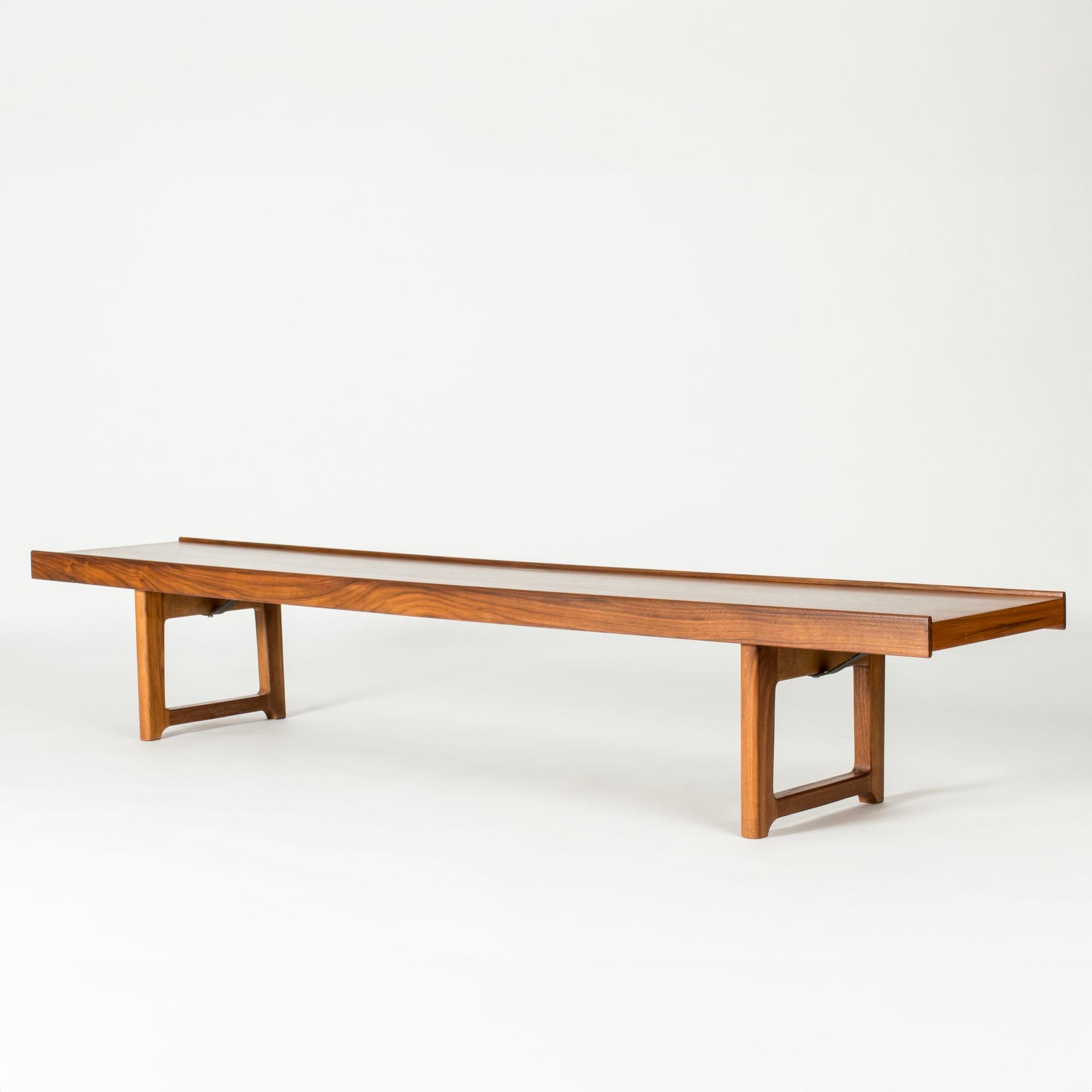 Milieu du XXe siècle Banc Krobo par Torbjørn Afdal pour Bruksbo, Norvège, années 1960 en vente