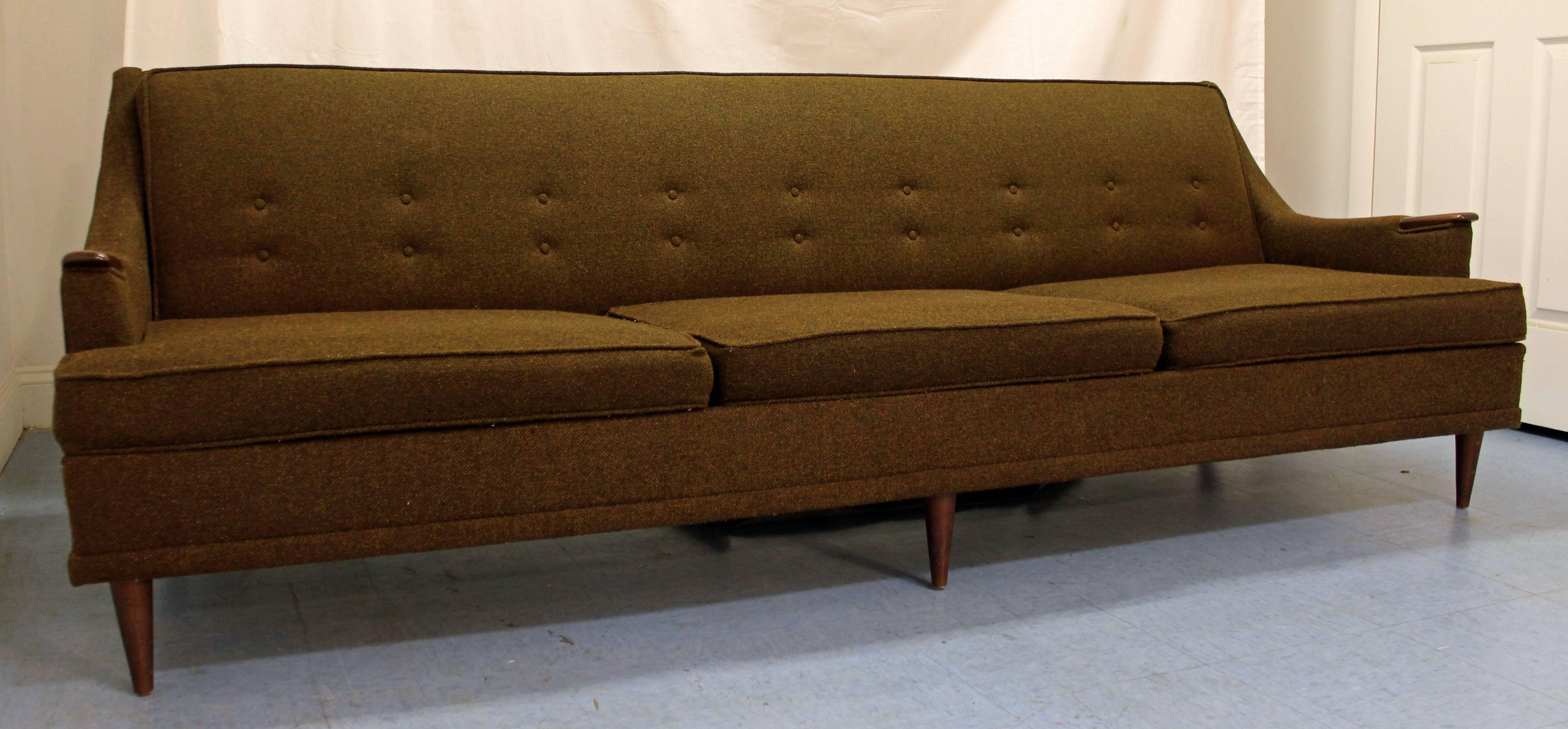 Offered is a Mid-Century Modern sofa made by Avant Designs by Kreohler, similar to the style of Adrian Pearsall. Features original upholstery and walnut arms.

Dimensions:
88.5