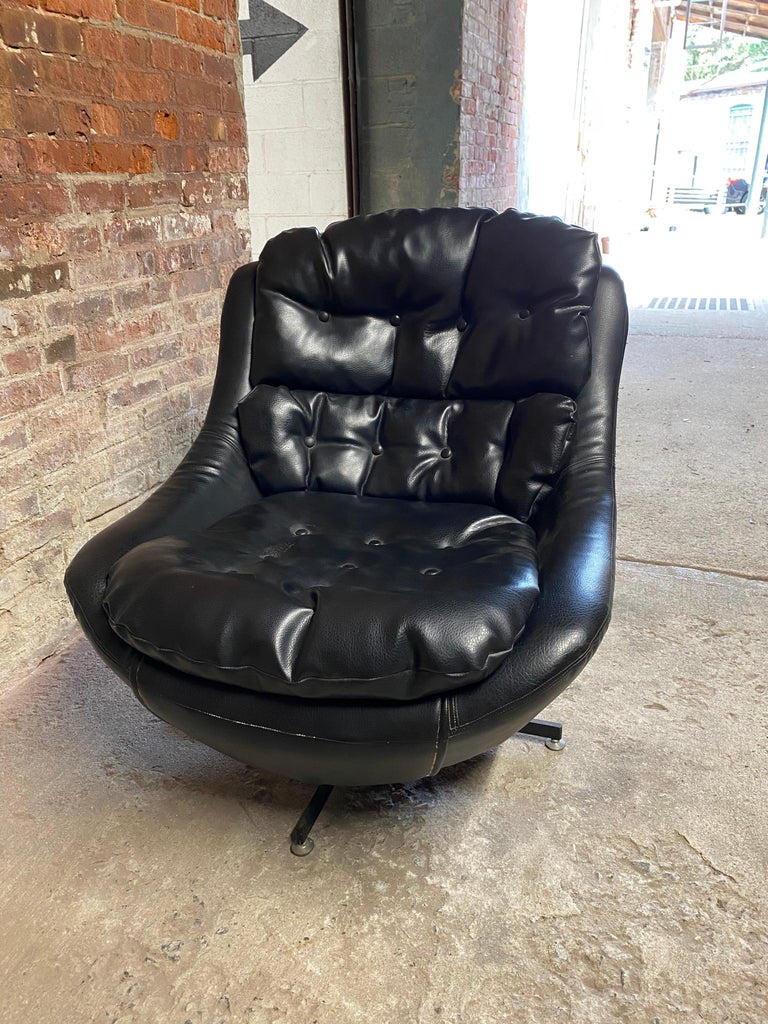 American Kroehler Signature Design Black Swivel Bucket Lounge Chair For Sale