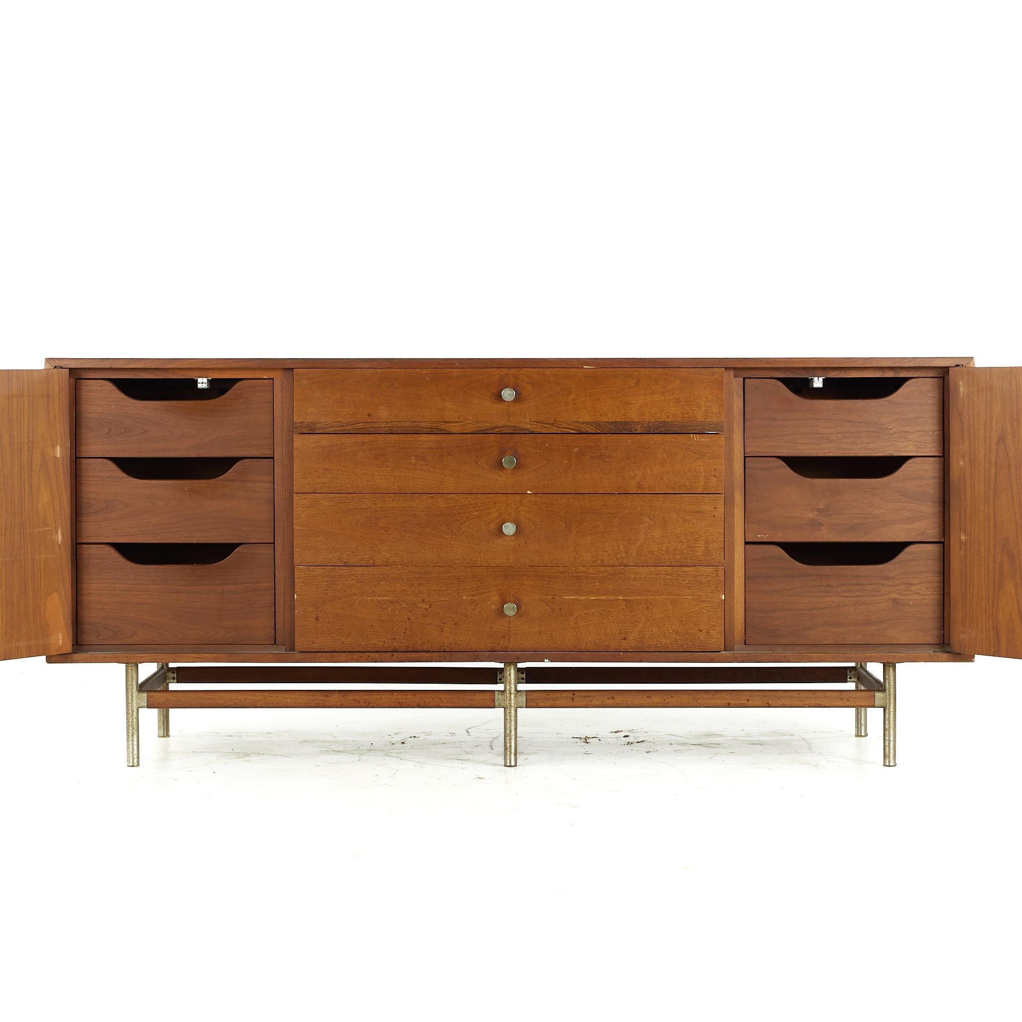 Late 20th Century Kroehler Signature Midcentury Walnut and Rosewood Lowboy Dresser For Sale