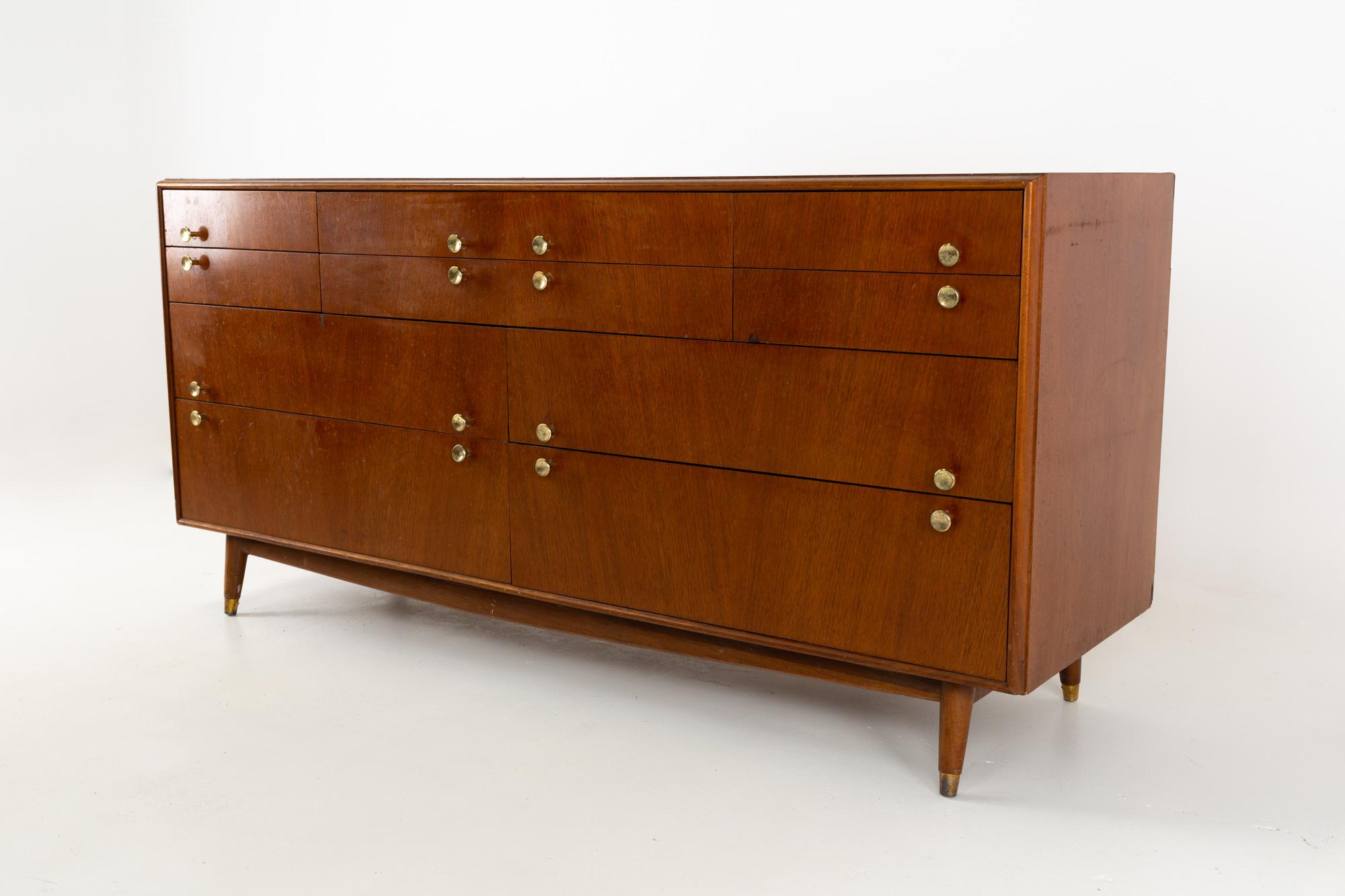 Mid-Century Modern Kroehler Signature Series Style Mid Century Walnut and Brass 8-Drawer Dresser
