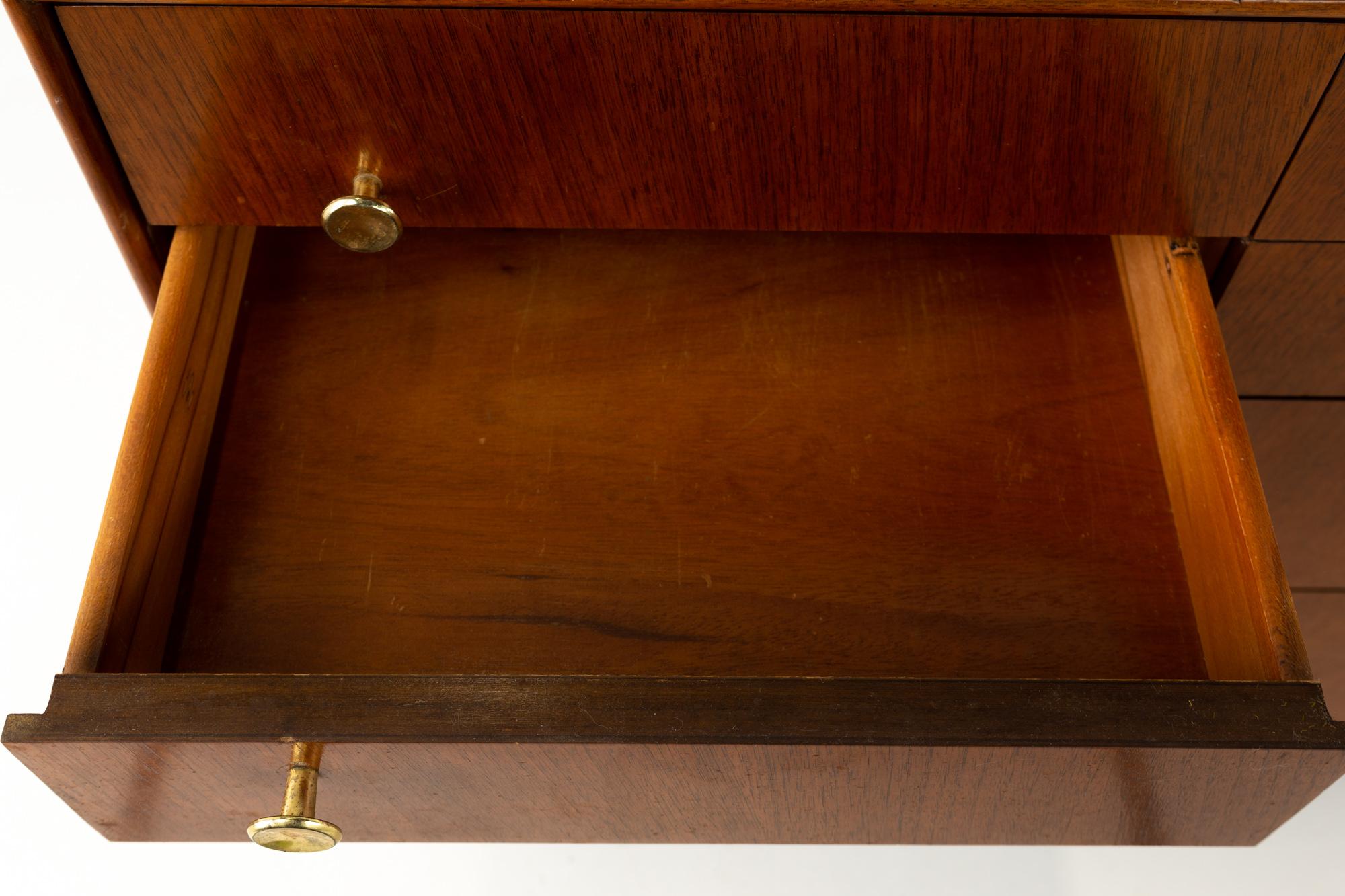 Kroehler Signature Series Style Mid Century Walnut and Brass 8-Drawer Dresser 3