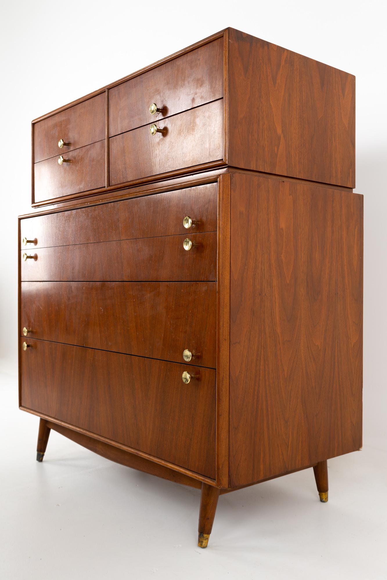Kroehler Signature Series Style Mid Century Walnut and Brass Highboy Dresser In Good Condition In Countryside, IL
