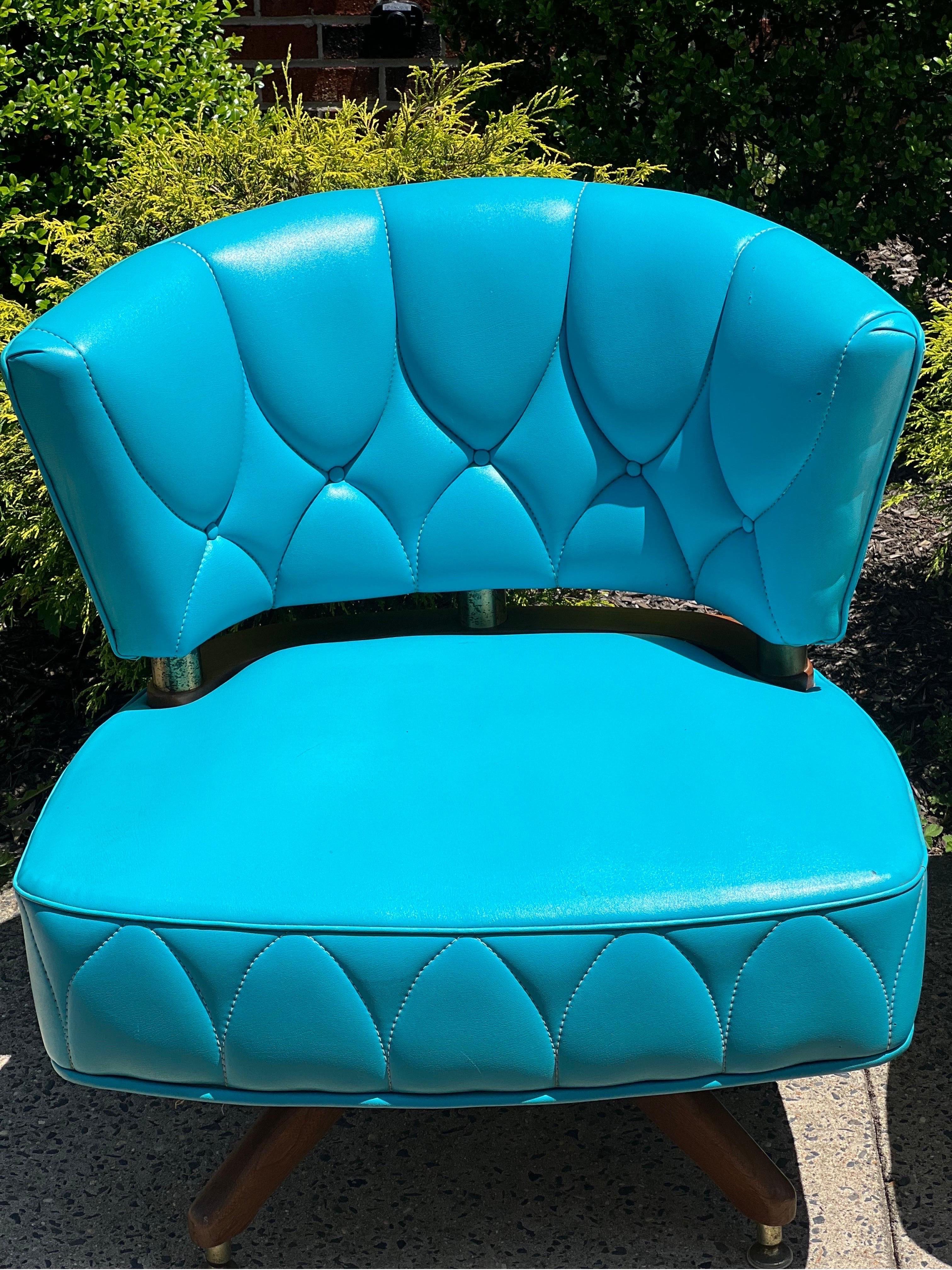 Kroehler Swivel Slipper Chairs, 1962 In Good Condition For Sale In Doylestown, PA
