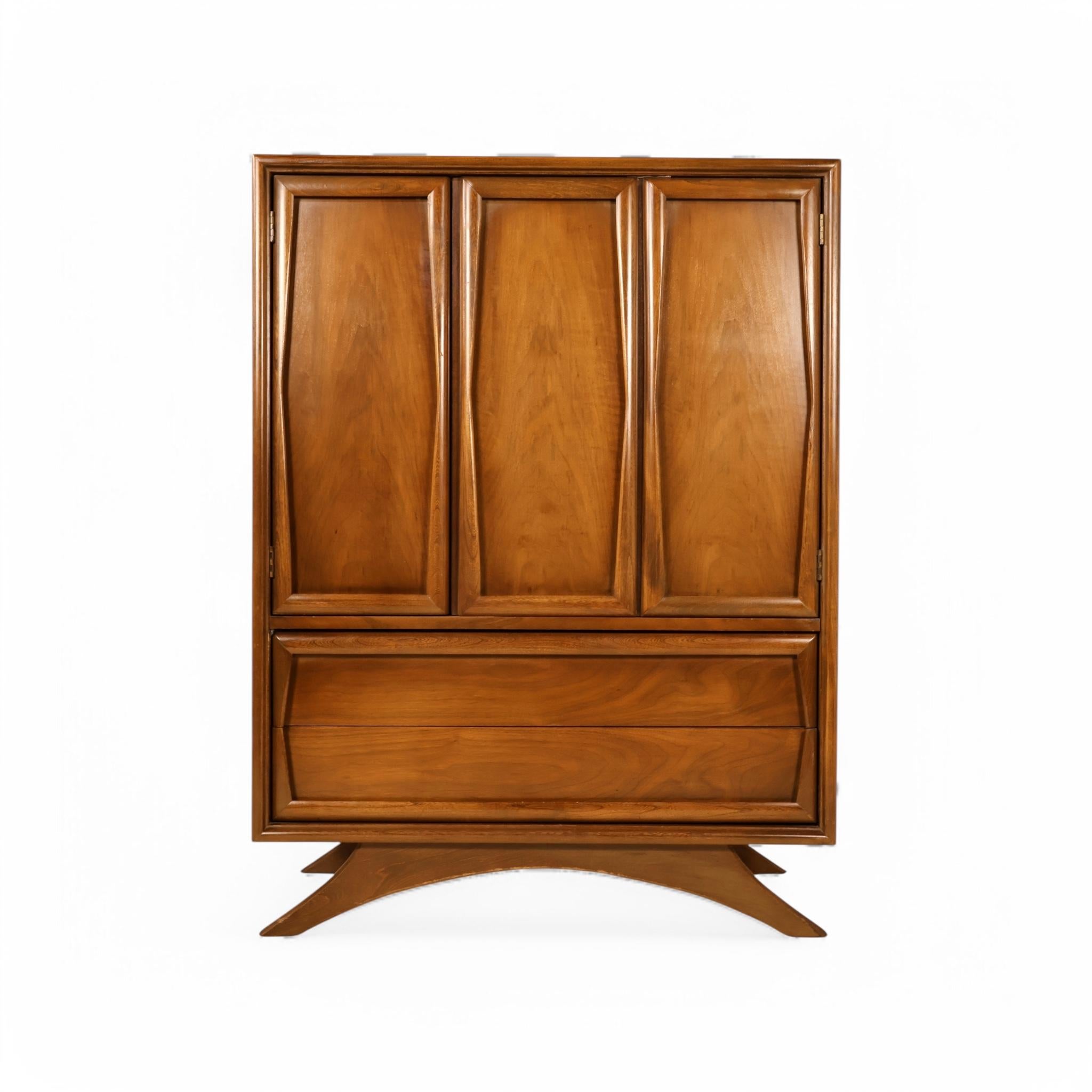 Kroehler Vintage Mid Century Modern Kagan Style Highboy Dresser c. 1960s In Good Condition For Sale In Denville, NJ
