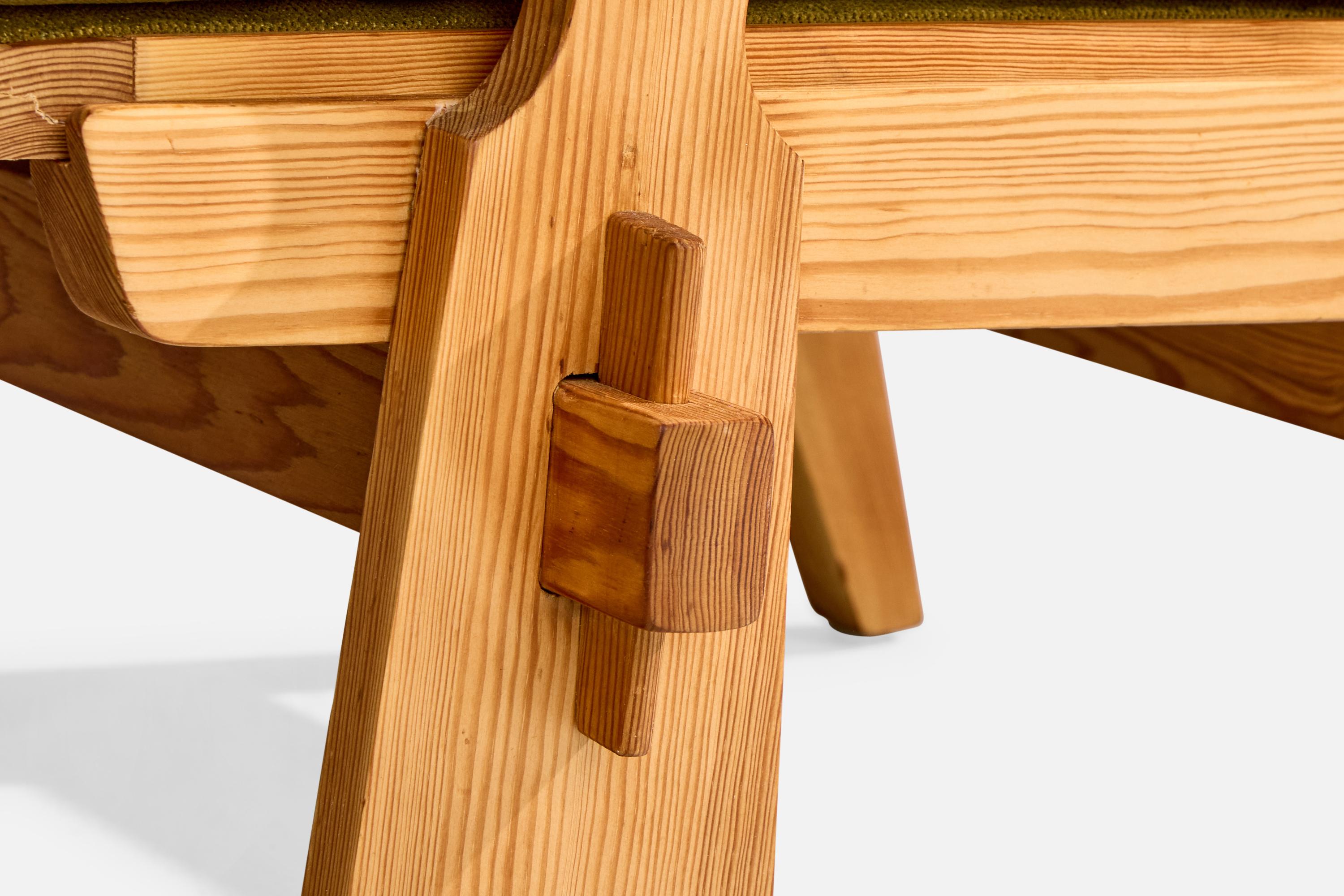 Krogenæs Møbler Attribution, Lounge Chair, Pine, Fabric, Norway, 1960s For Sale 7