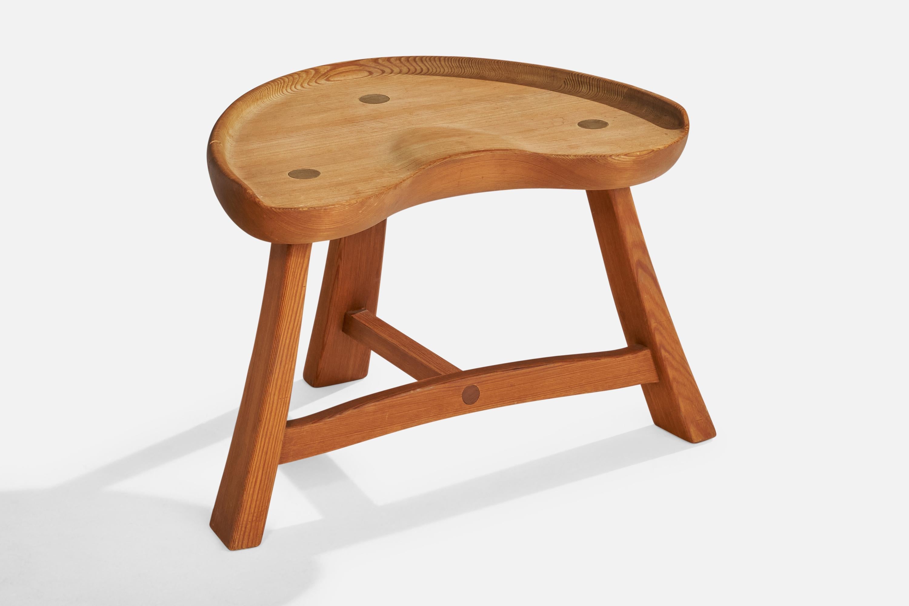 Tabouret en pin conçu et produit par Krogenæs Møbler, Norvège, années 1960.

Dimensions : 14
