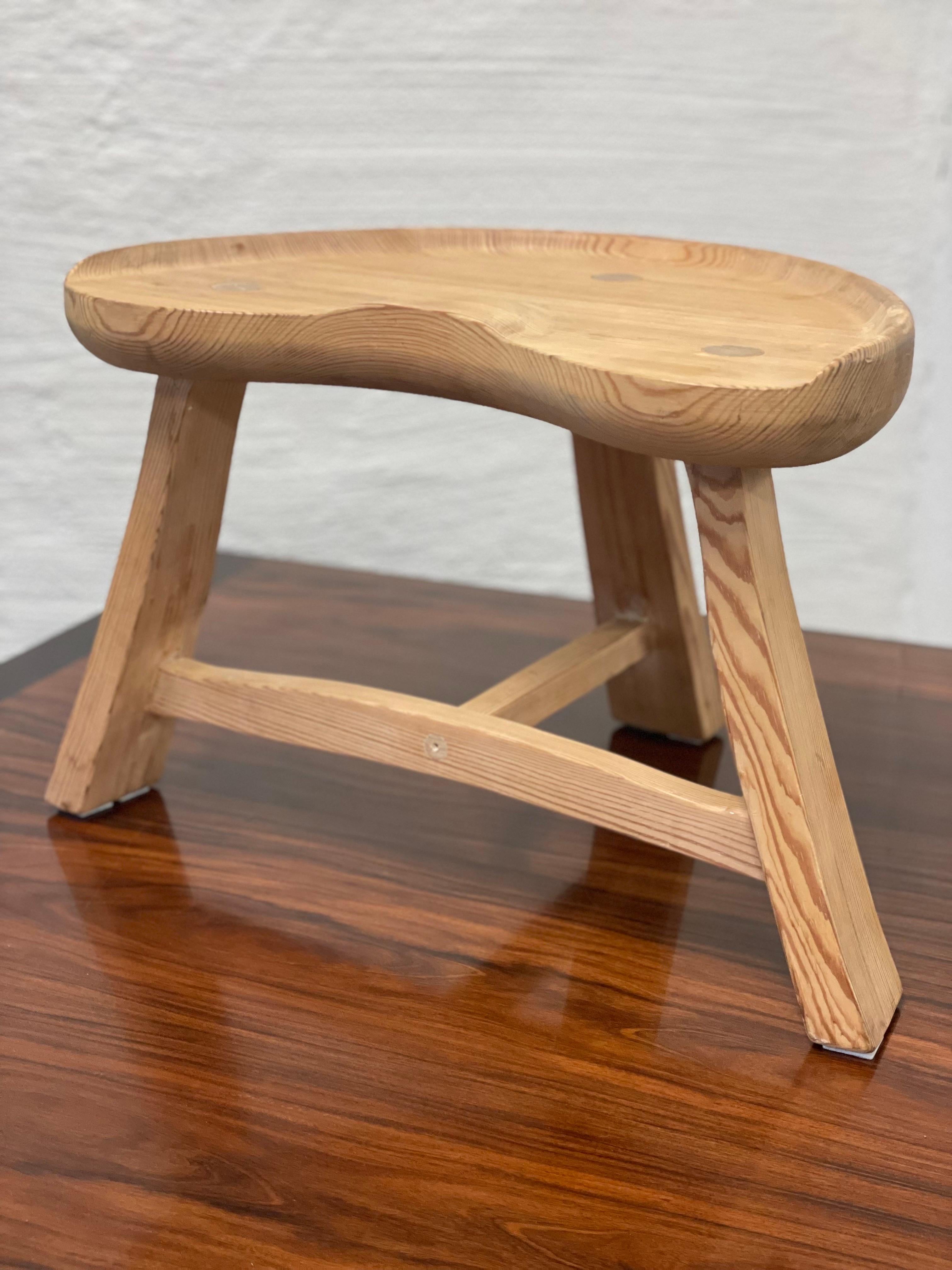 Three legged sculpted pine stool by Krogenæs Møbler, Norway 1960s
Selling this beautiful stool we call a 