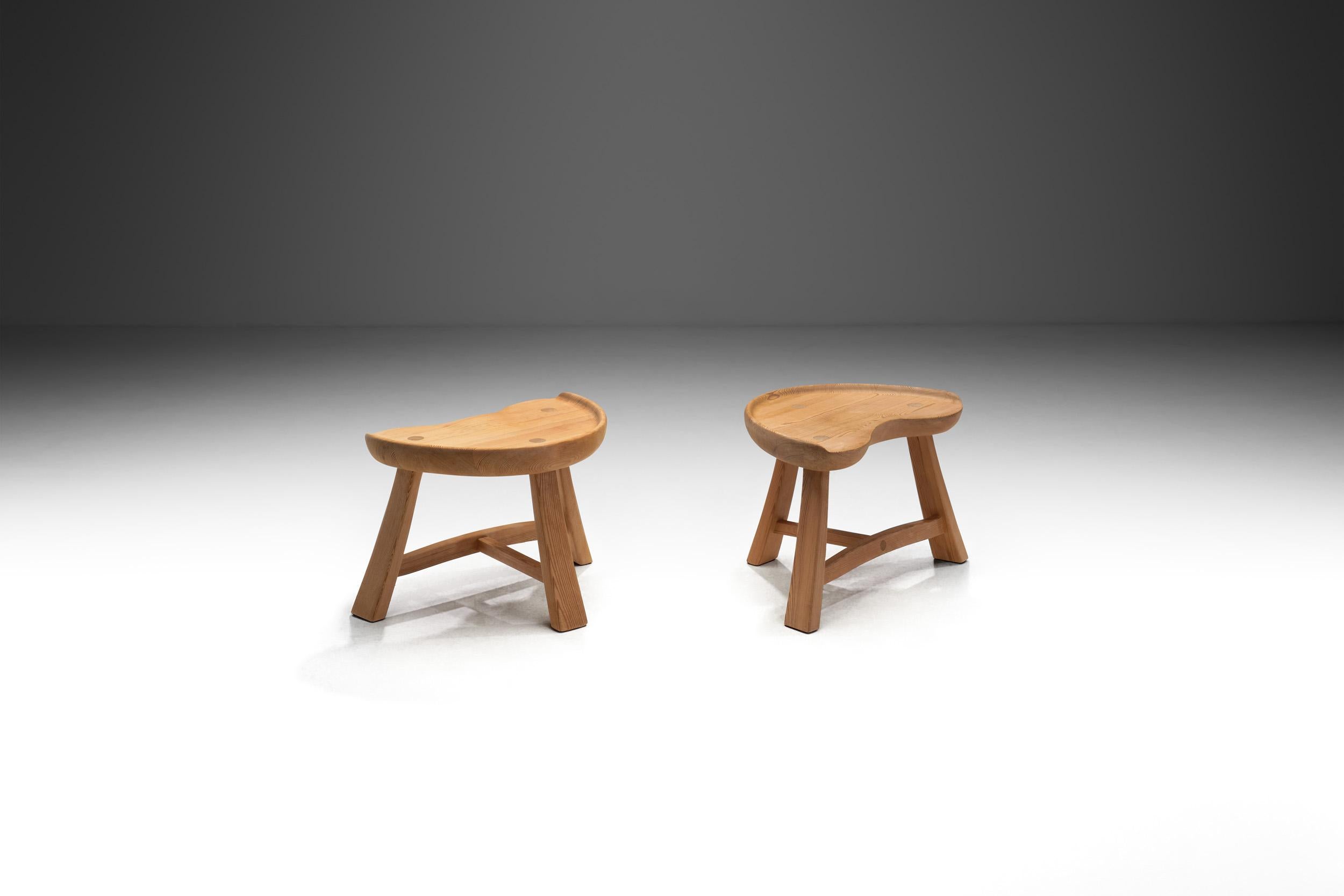 Krogenæs Møbler Three-Legged Sculpted Pine Stools, Norway 1960s In Good Condition In Utrecht, NL