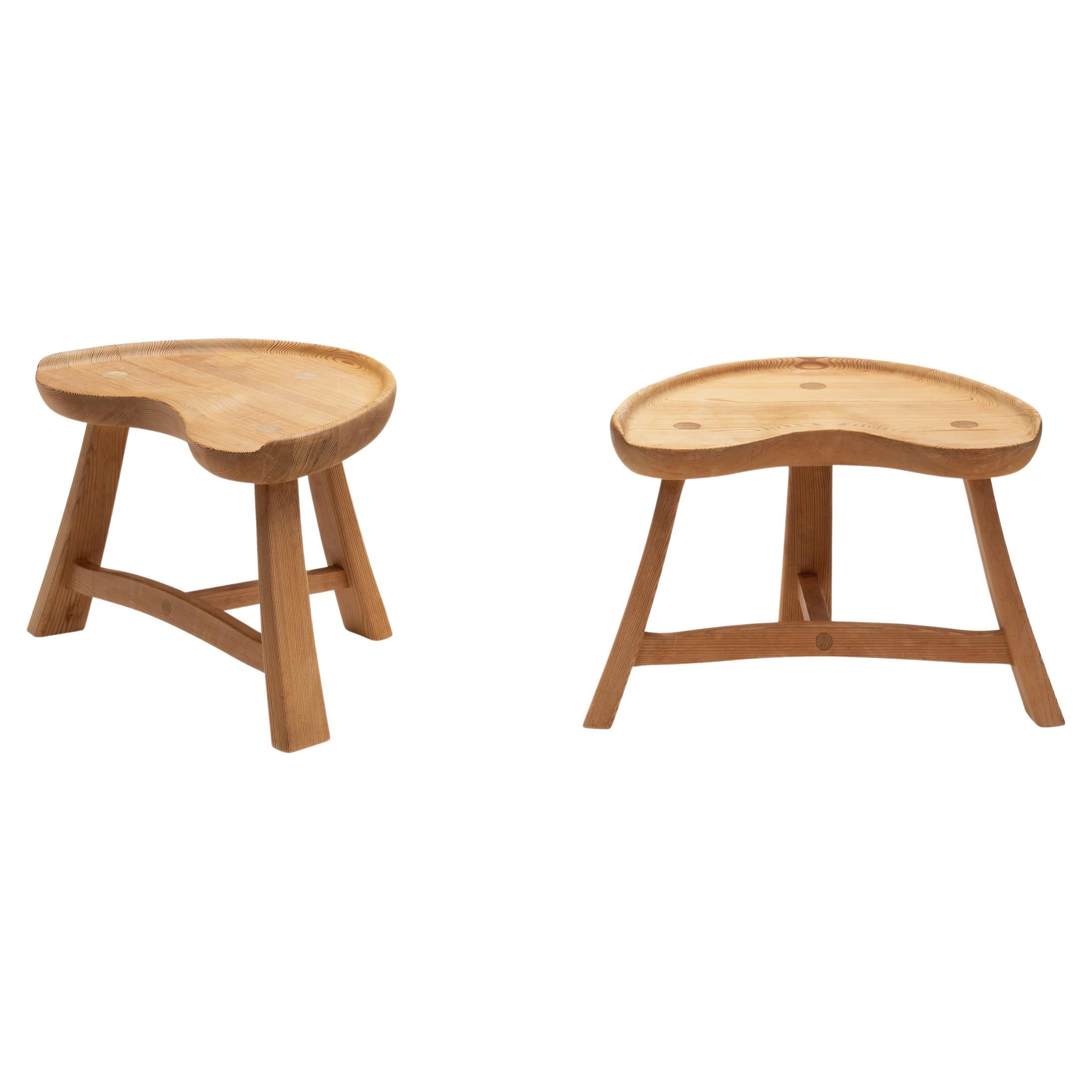 Krogenæs Møbler Three-Legged Sculpted Pine Stools, Norway 1960s