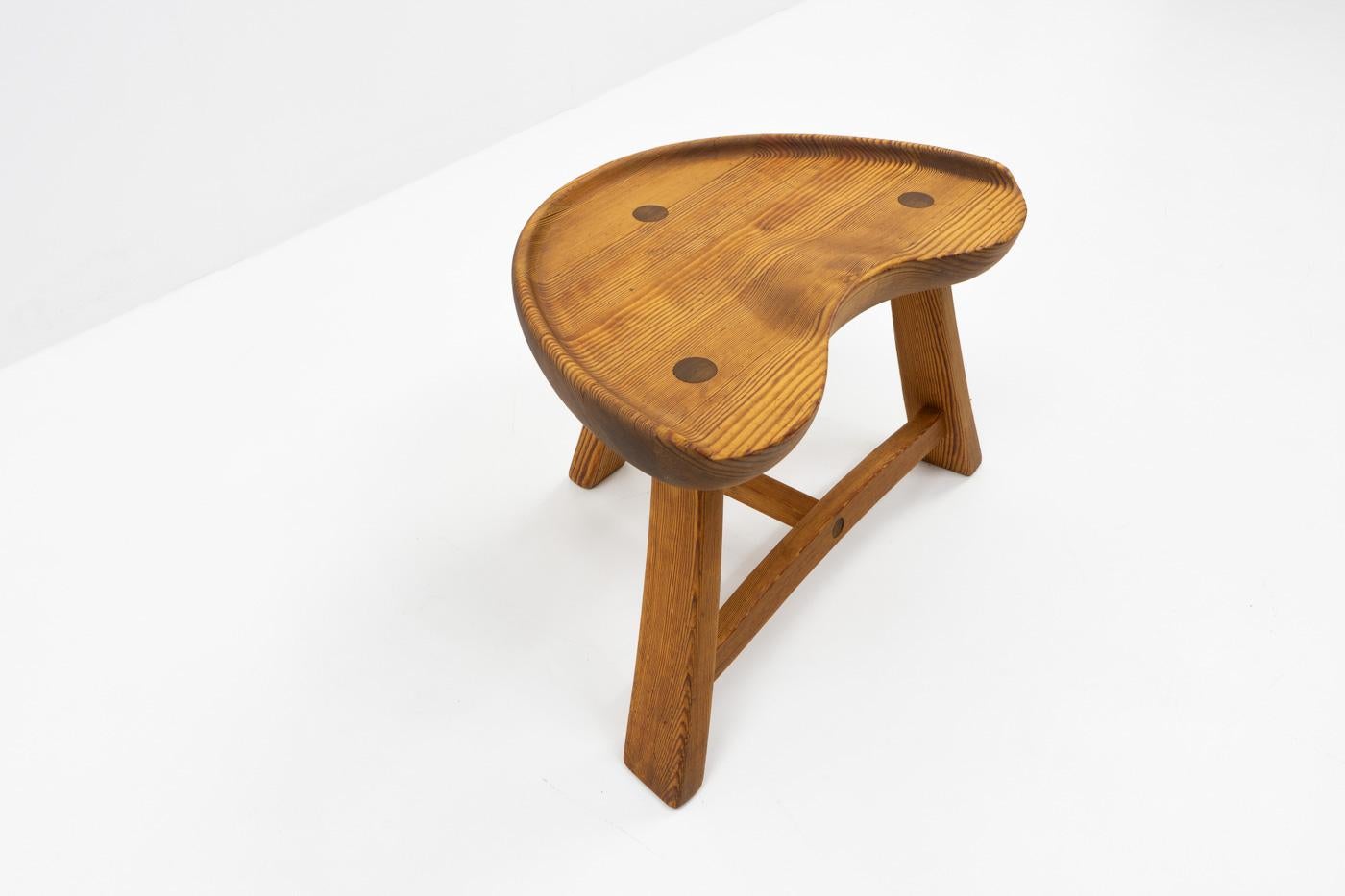 Mid-20th Century Krogenæs Møbler, Three Legged Stool in Pine, Norway 1960s For Sale