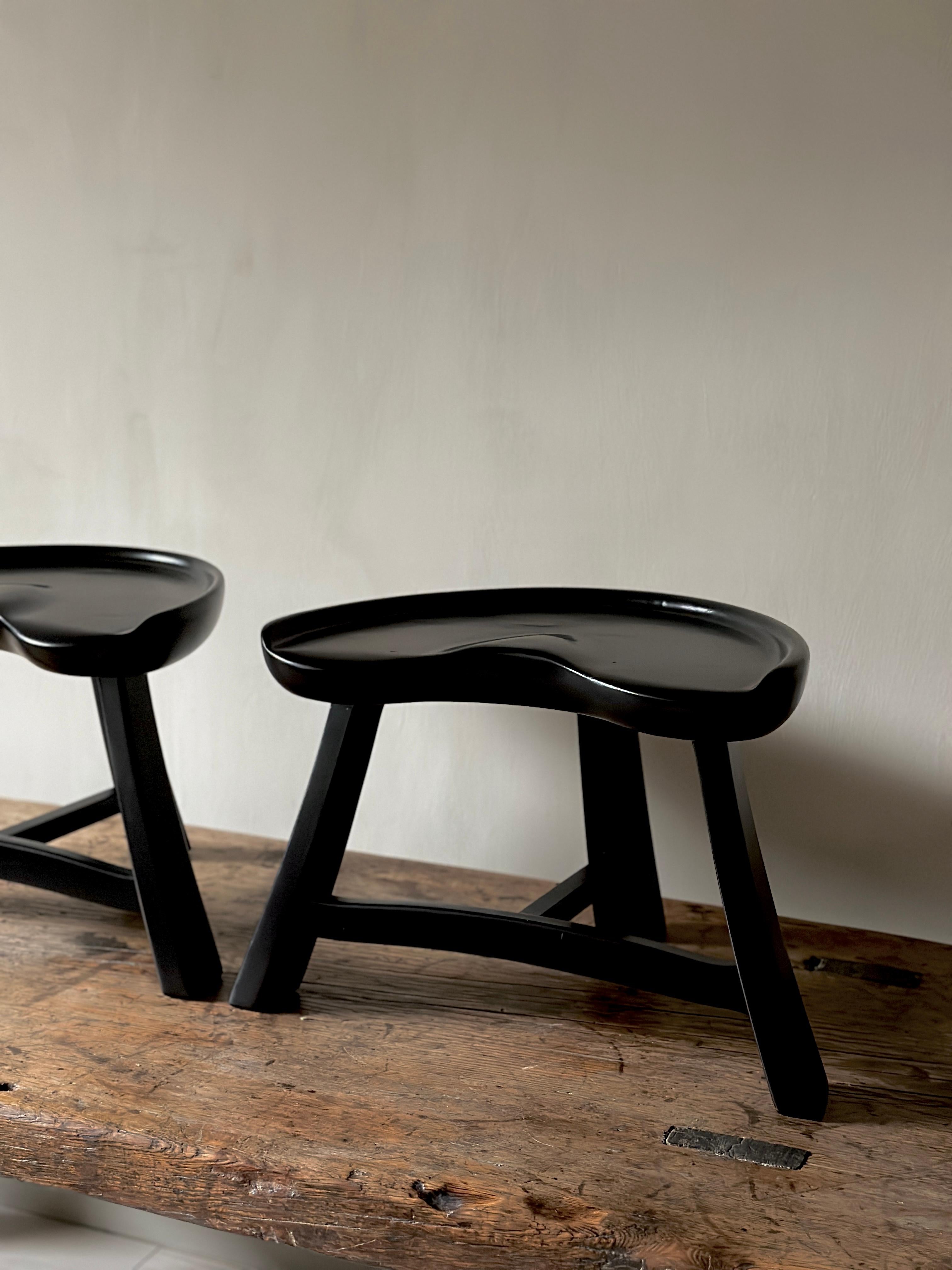 Introducing a beautifully pair of crafted three-legged pine stool, model no. 522 by Krogenæs Møbler. This stunning piece of furniture was designed in Norway in 1964 by none other than the factory owner himself, Rangvald Krogenæs. The stool, known as