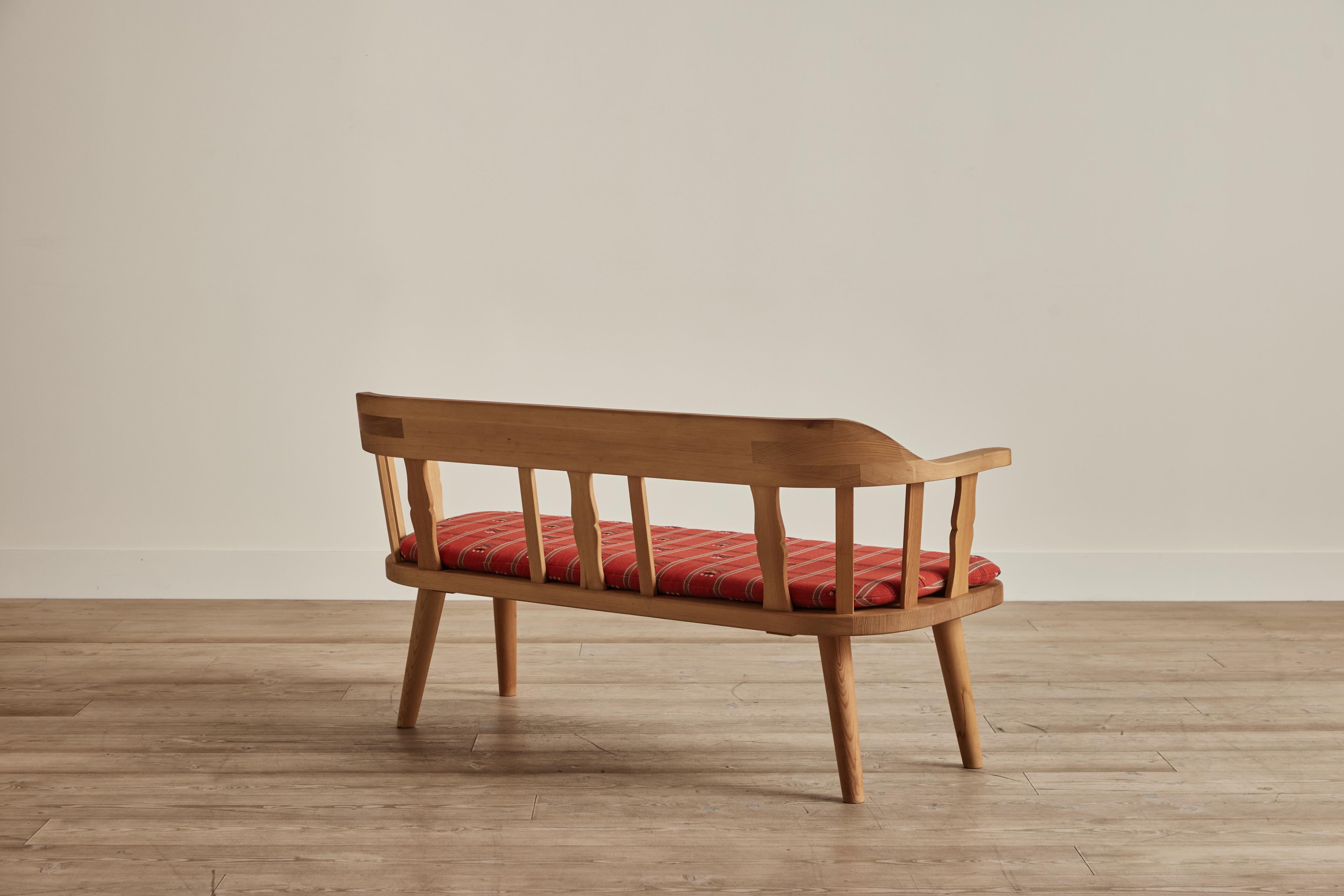 Krogenas Mobler Pine Bench  In Good Condition For Sale In Los Angeles, CA