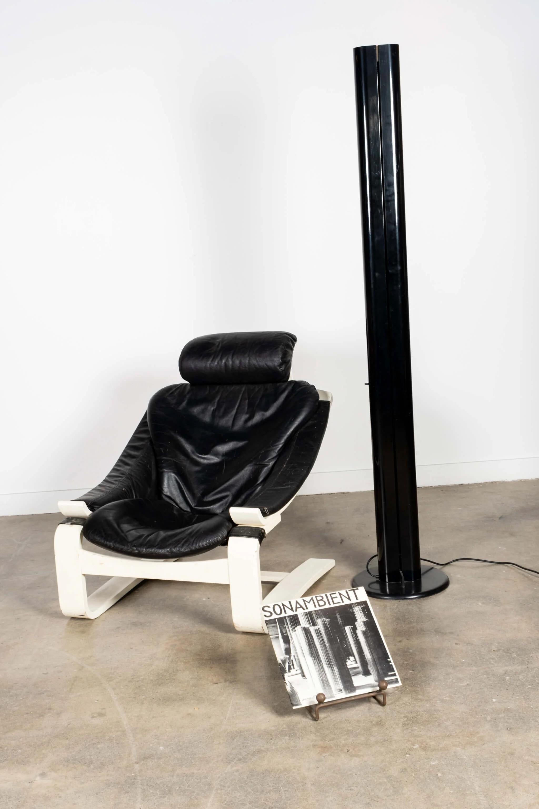 Fabriquée par la marque suédoise Nelo dans les années 1970, la chaise longue 