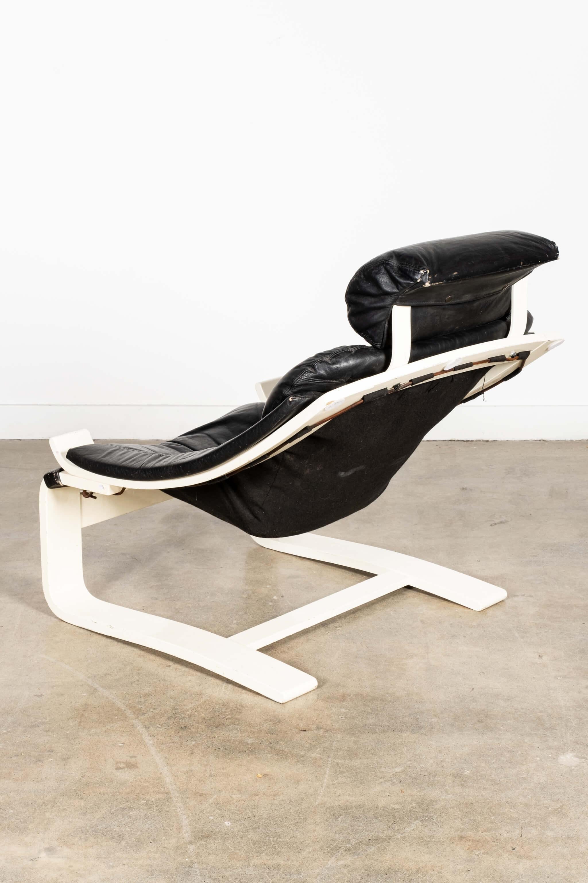 Suédois Chaise longue en cuir noir 