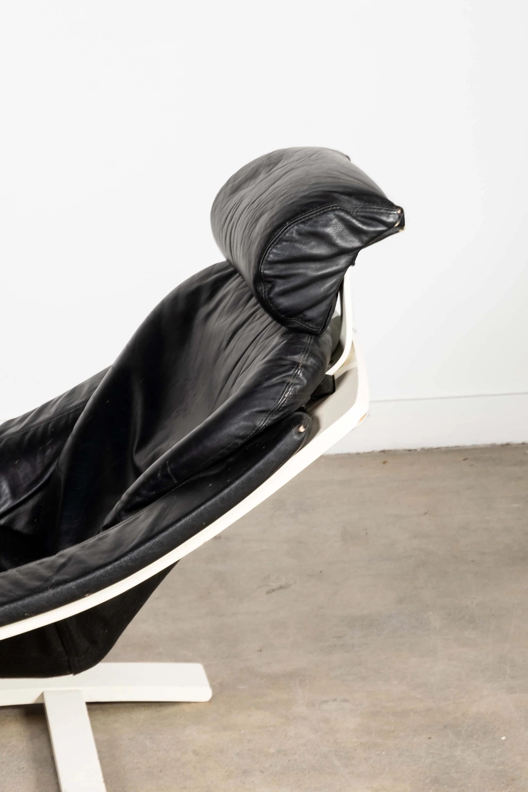 Post-Modern 'Kroken' Black Leather Lounge Chair by Ake Fribytter for Nelo Möbel For Sale