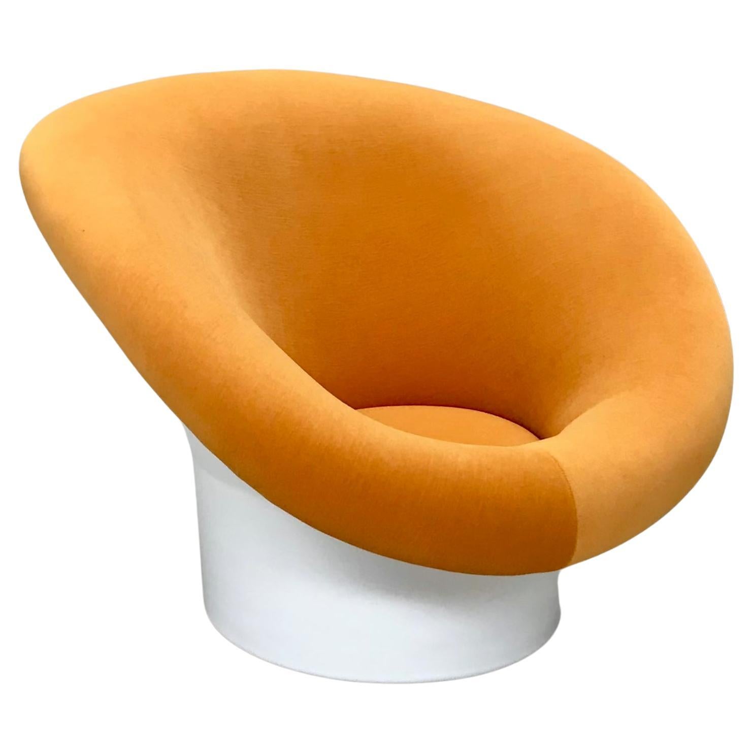 Beautiful Krokus armchair designed by Lennart Bender for Ulferts AB, Sweden, in the 1960s.
Super confortable and adorable with its famous mushroom shape.
Entirely restored and reupholstered in a Kvadrat velvet fabric.
Dimensions : H58, D88cm