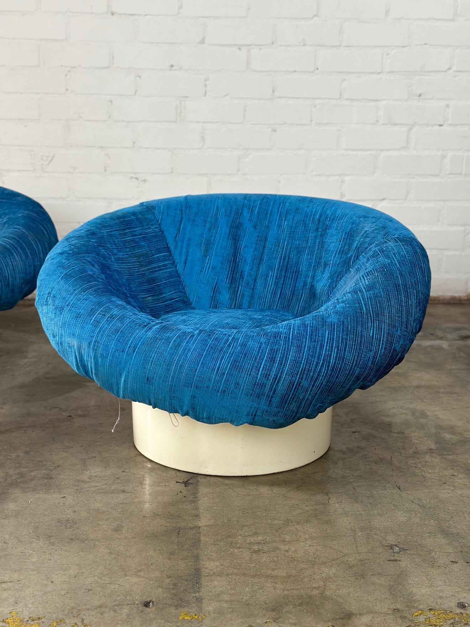 W35 D37 H21.5 SW18 SD22 SW17 SH13

Pair of Krokus style lounge chairs in as is vintage condition.Upholstered in an electric blue velvet. Fiber glass base does show areas of wear that can be seen in photos.

*Price is for the pair.

circa 1960’s