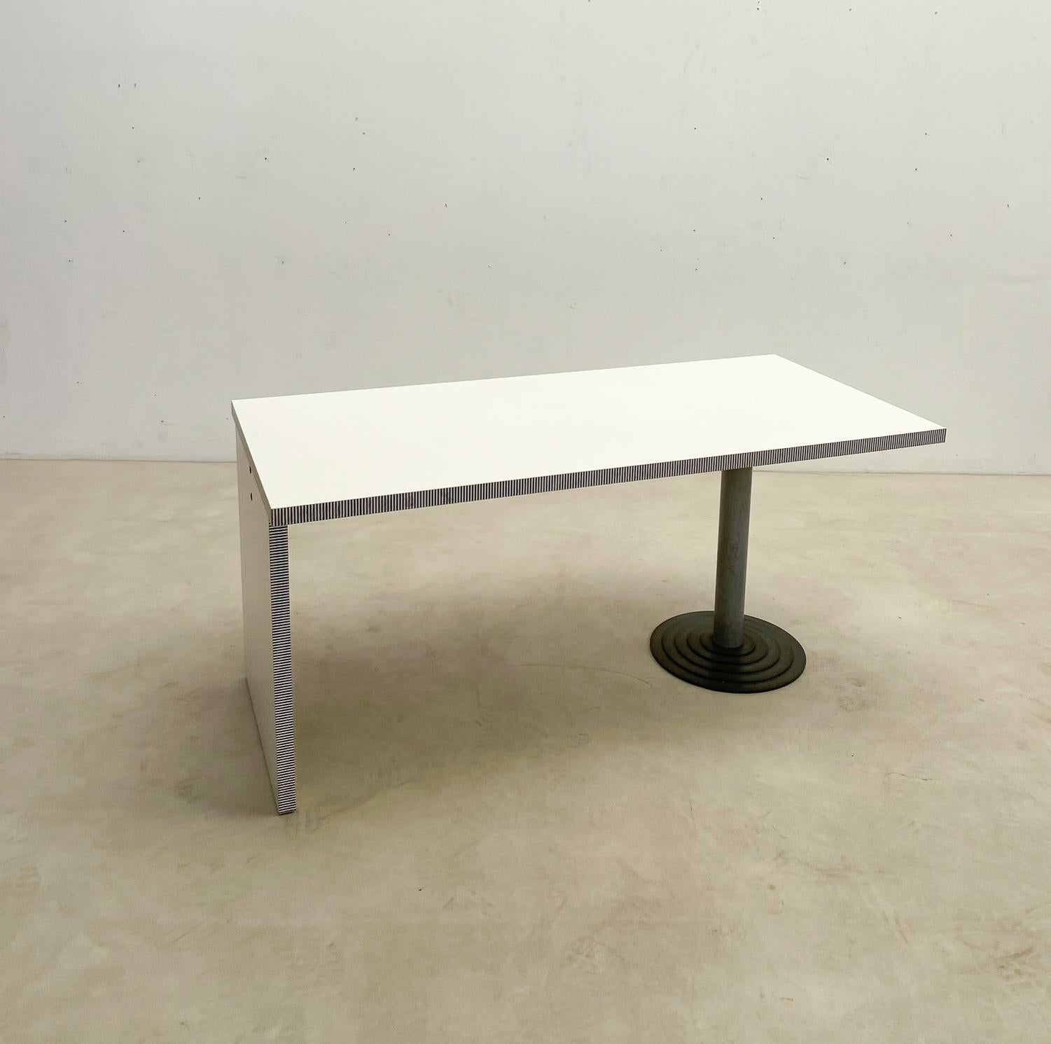 Schreibtisch „Kroma“ von Antonia Astori für Driade, Italien, 1980er Jahre (Moderne der Mitte des Jahrhunderts) im Angebot