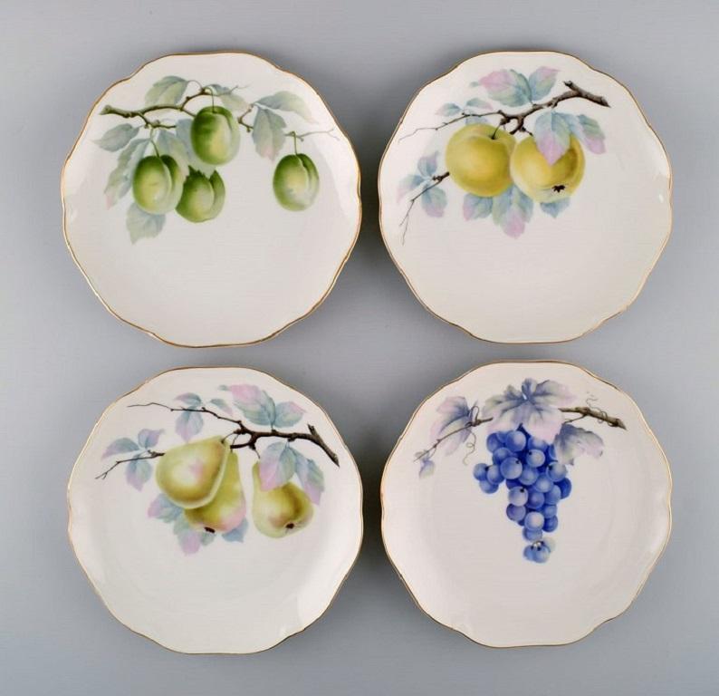 Kronach, Germany. 14 porcelain plates with hand-painted fruits. 1940s.
Diameter: 20.8 cm.
In excellent condition.
Stamped.