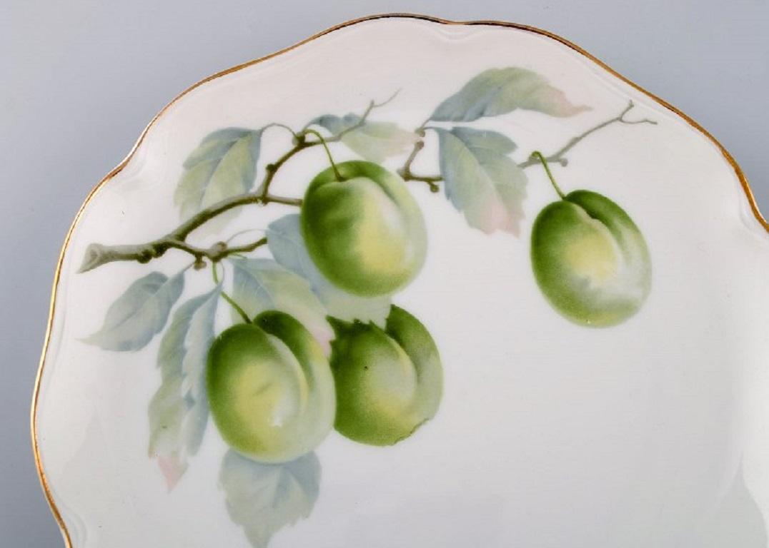 Kronach, Germany, 14 Porcelain Plates with Hand-Painted Fruits, 1940s In Excellent Condition For Sale In Copenhagen, DK