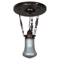 Kronleuchter aus Messing, Jugendstil, ca. 1910 – Loetz schillerndes Glas Martelé