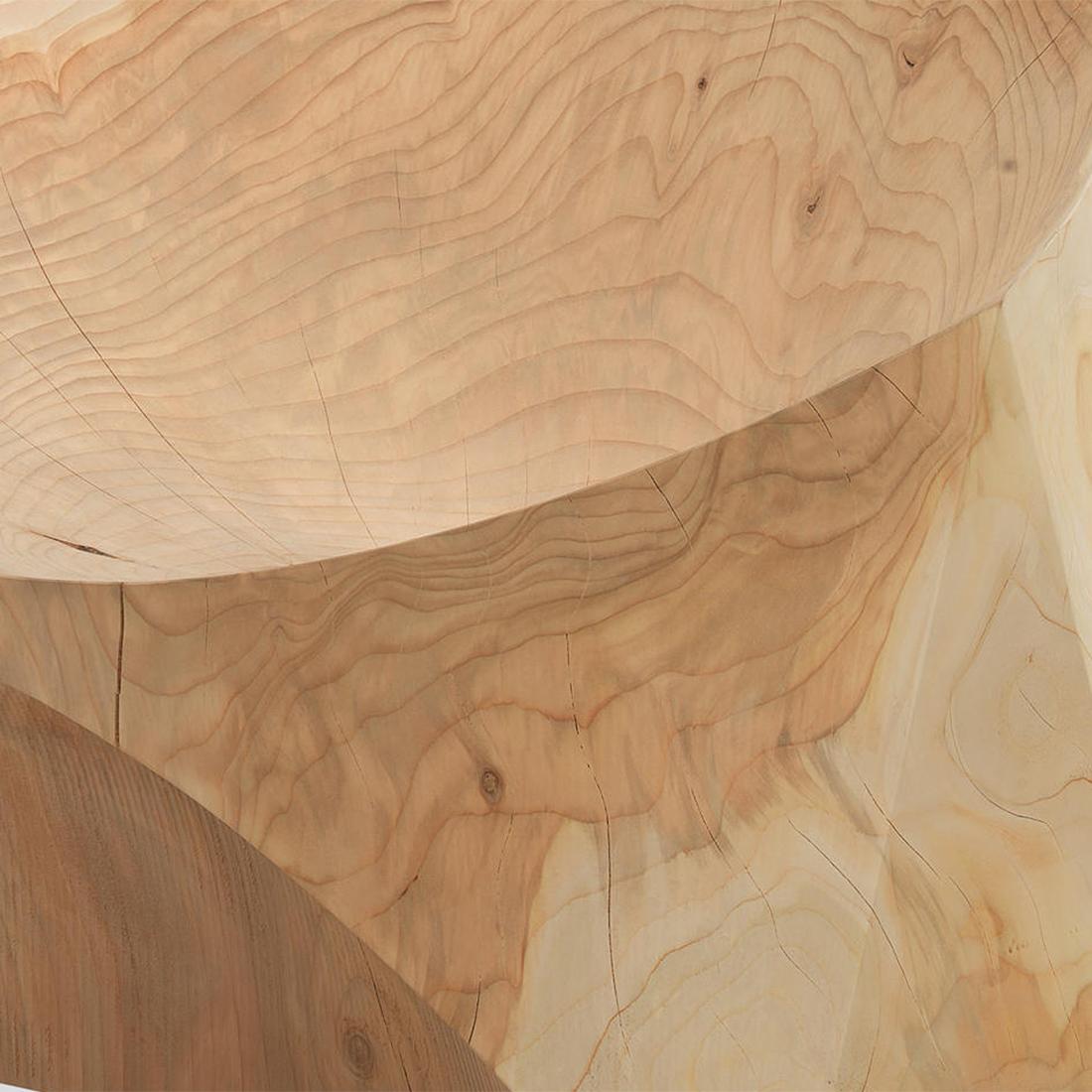 Sculpté Fauteuil Kruger en bois de cèdre massif en vente