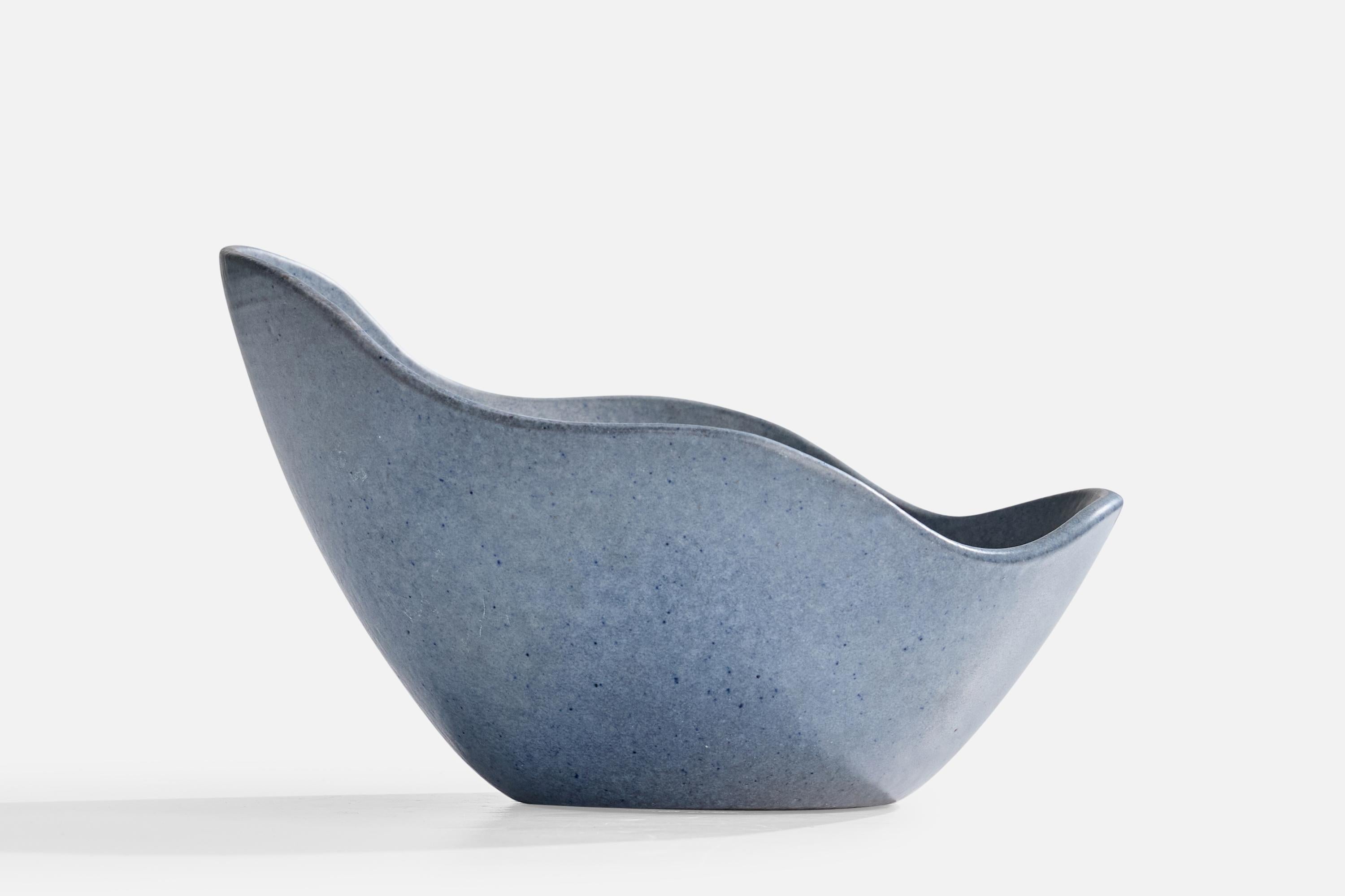 Krukmakaren i Ystad, Bowl, Ceramic, Sweden, 1950s In Good Condition For Sale In High Point, NC