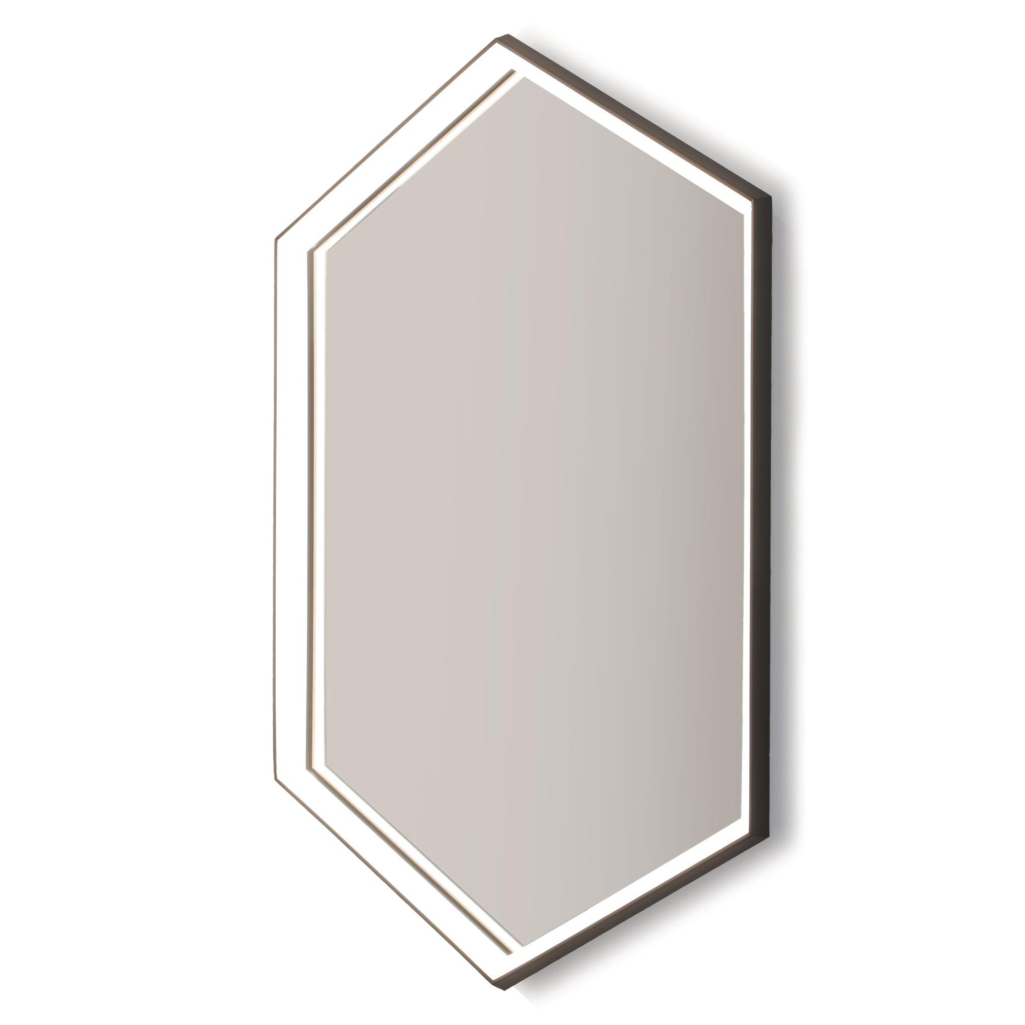 El espejo KRUOS combina a la perfección un candelabro y un espejo en una sola pieza, colocando la luz donde más se necesita. La forma hexagonal iluminada por los bordes ilumina completamente desde todos los lados, evitando sombras indeseadas. El