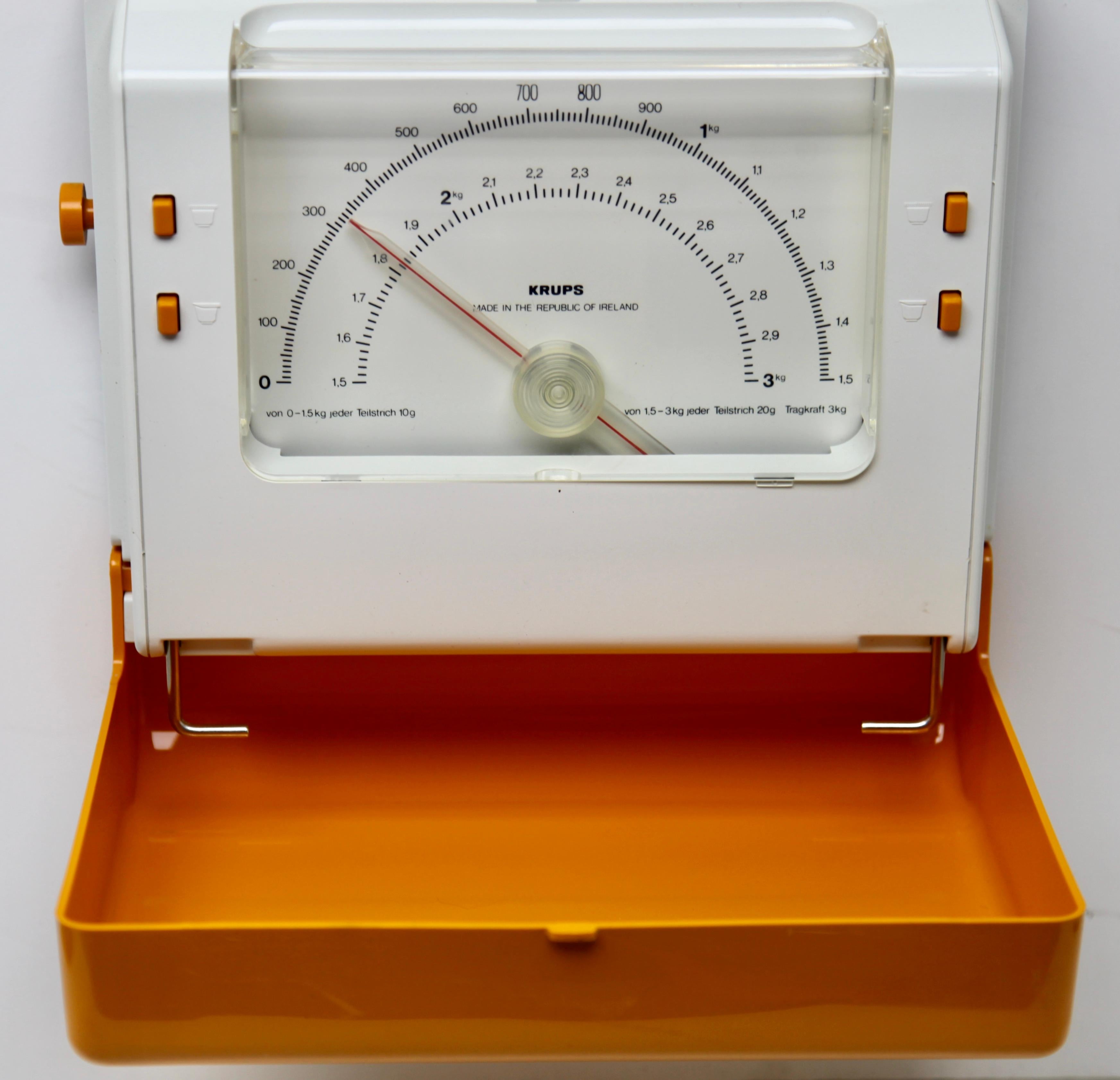 Krups Vintage Wall Scale 1950S Germany, Retro Kitchen  In Good Condition In Verviers, BE