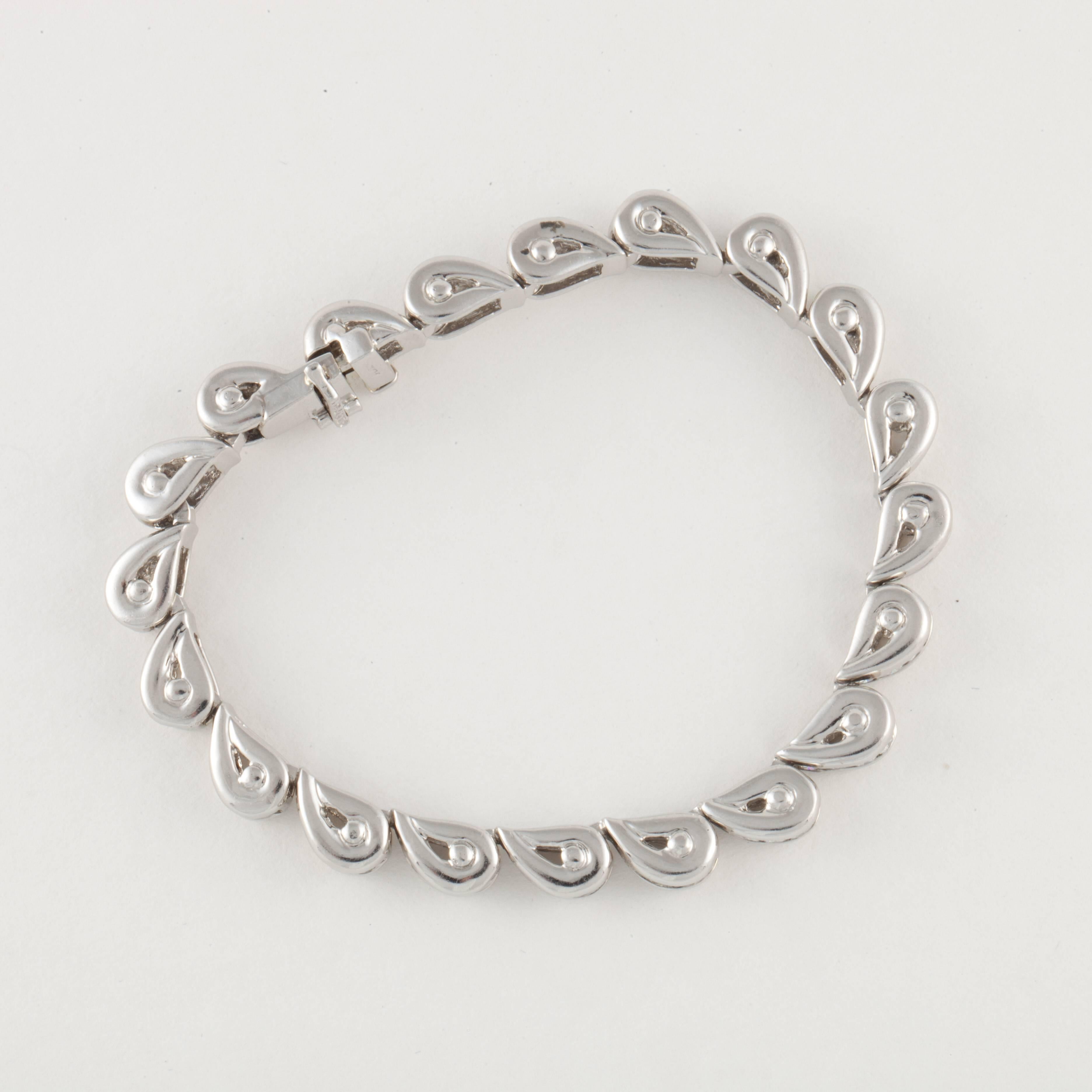 Round Cut Krypell Diamond Line Bracelet in Platinum For Sale