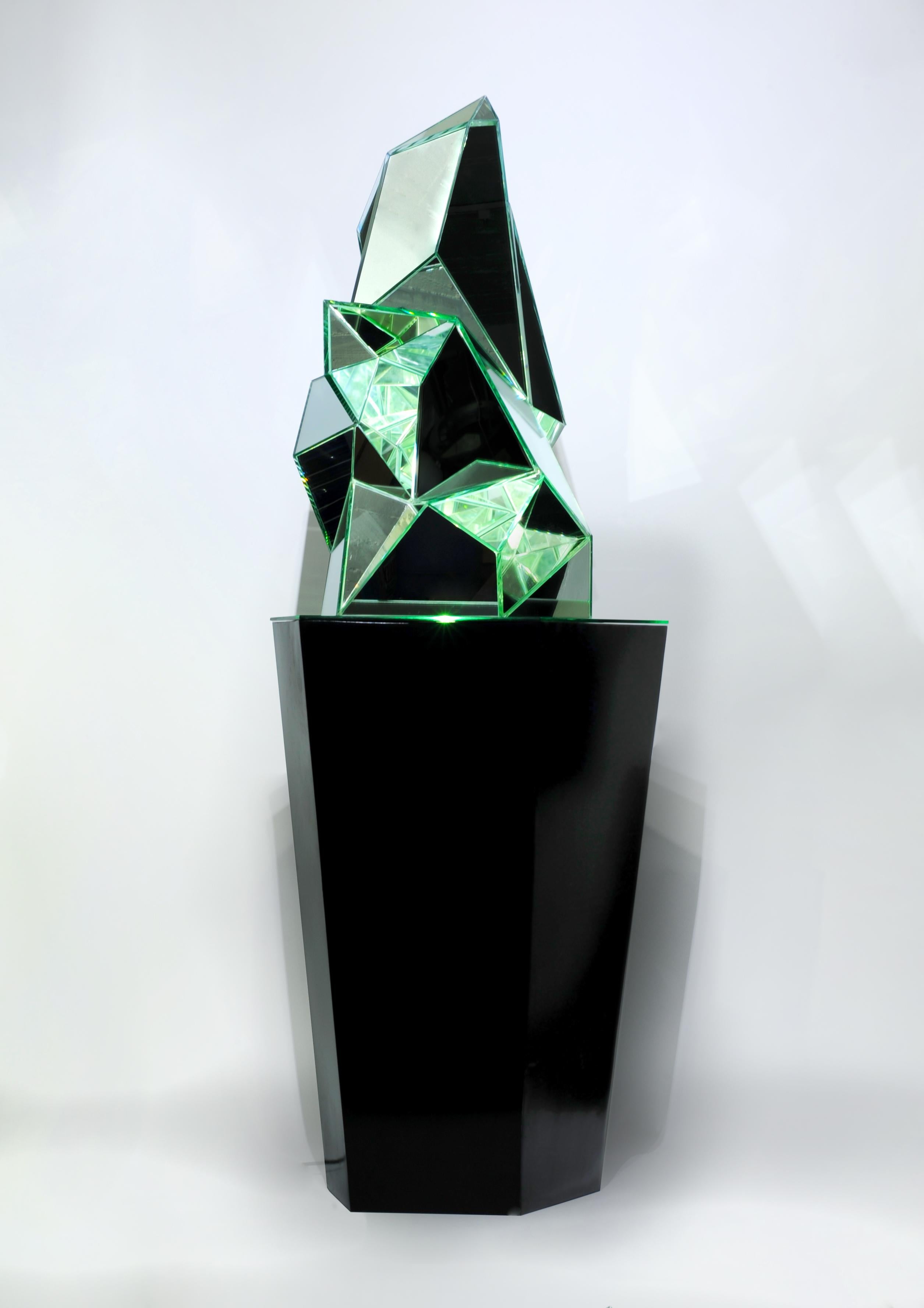 Kryptomight Spiegelglas-Skulptur mit facettierter Beleuchtung (Mexikanisch) im Angebot