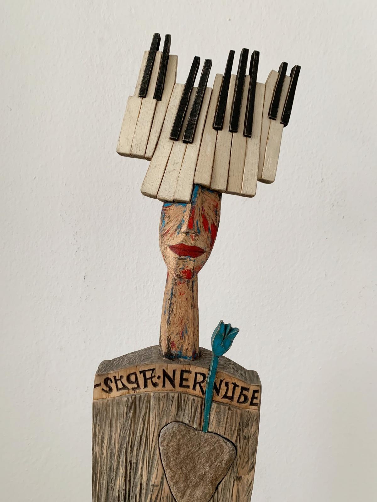 Sans titre - Sculpture figurative en bois, polichrome, art polonais - Marron Figurative Sculpture par Krzysztof Zielinski