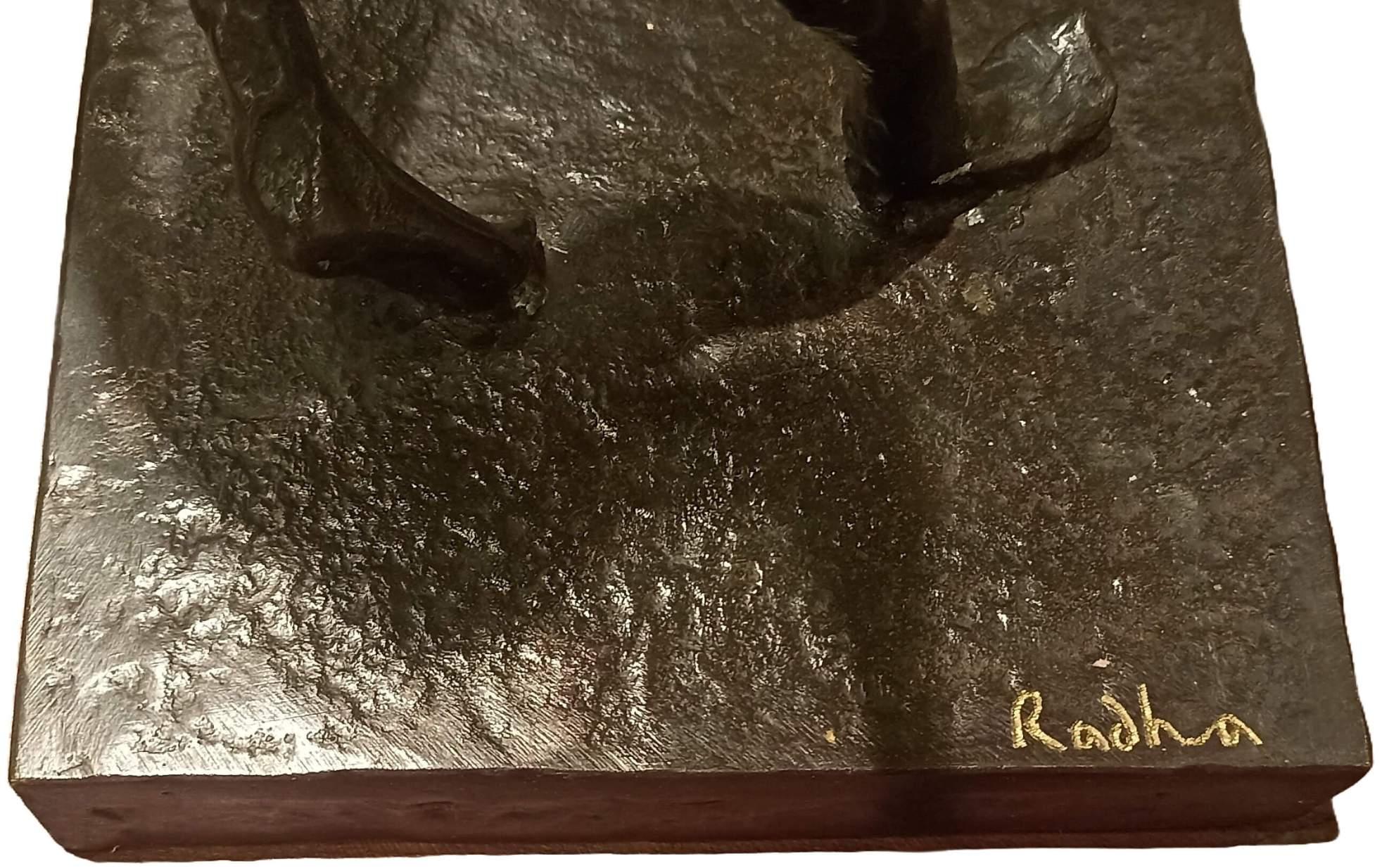 Figure de la rampe - Musui, Sculpture en bronze par l'artiste indien moderne 